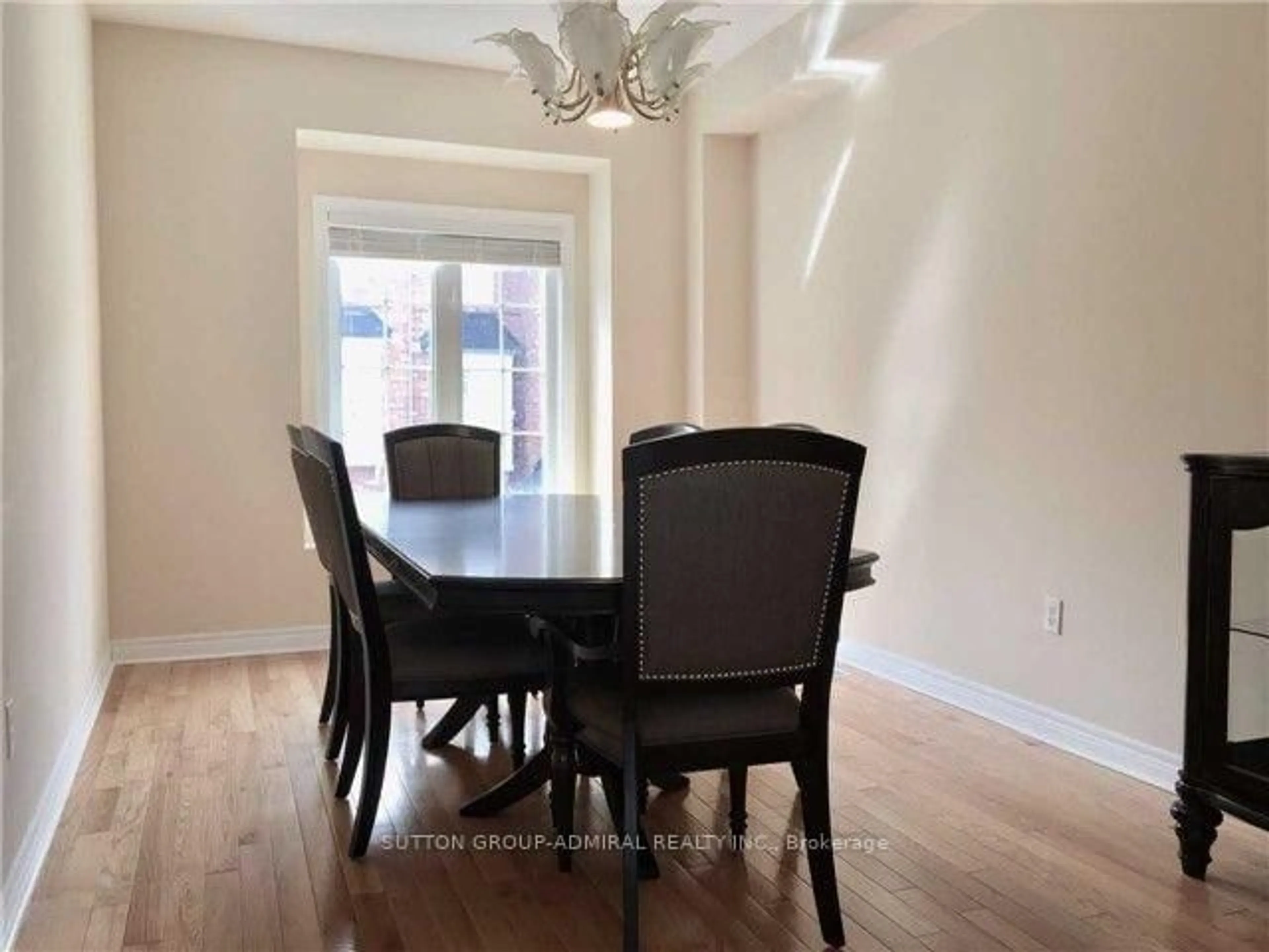 Dining room, wood/laminate floor for 15 Old Colony Rd #2, Richmond Hill Ontario L4E 4L5