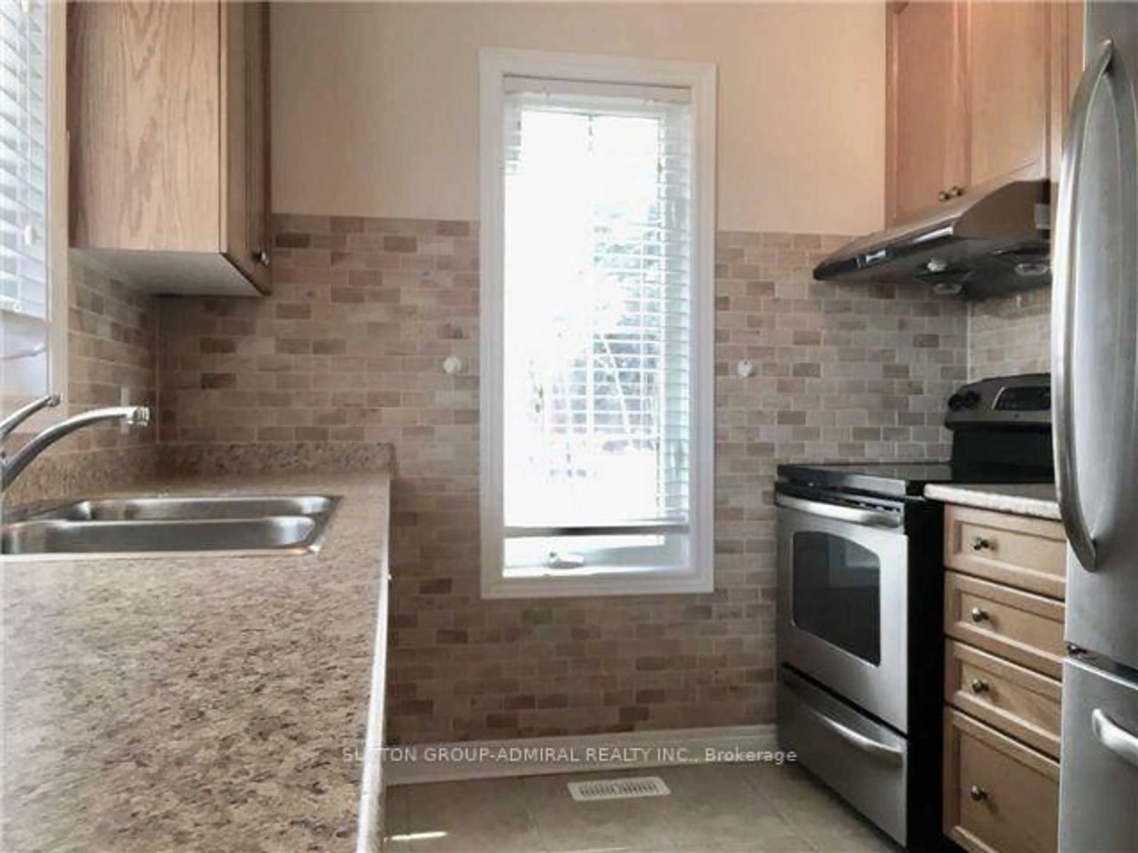 Standard kitchen, ceramic/tile floor for 15 Old Colony Rd #2, Richmond Hill Ontario L4E 4L5