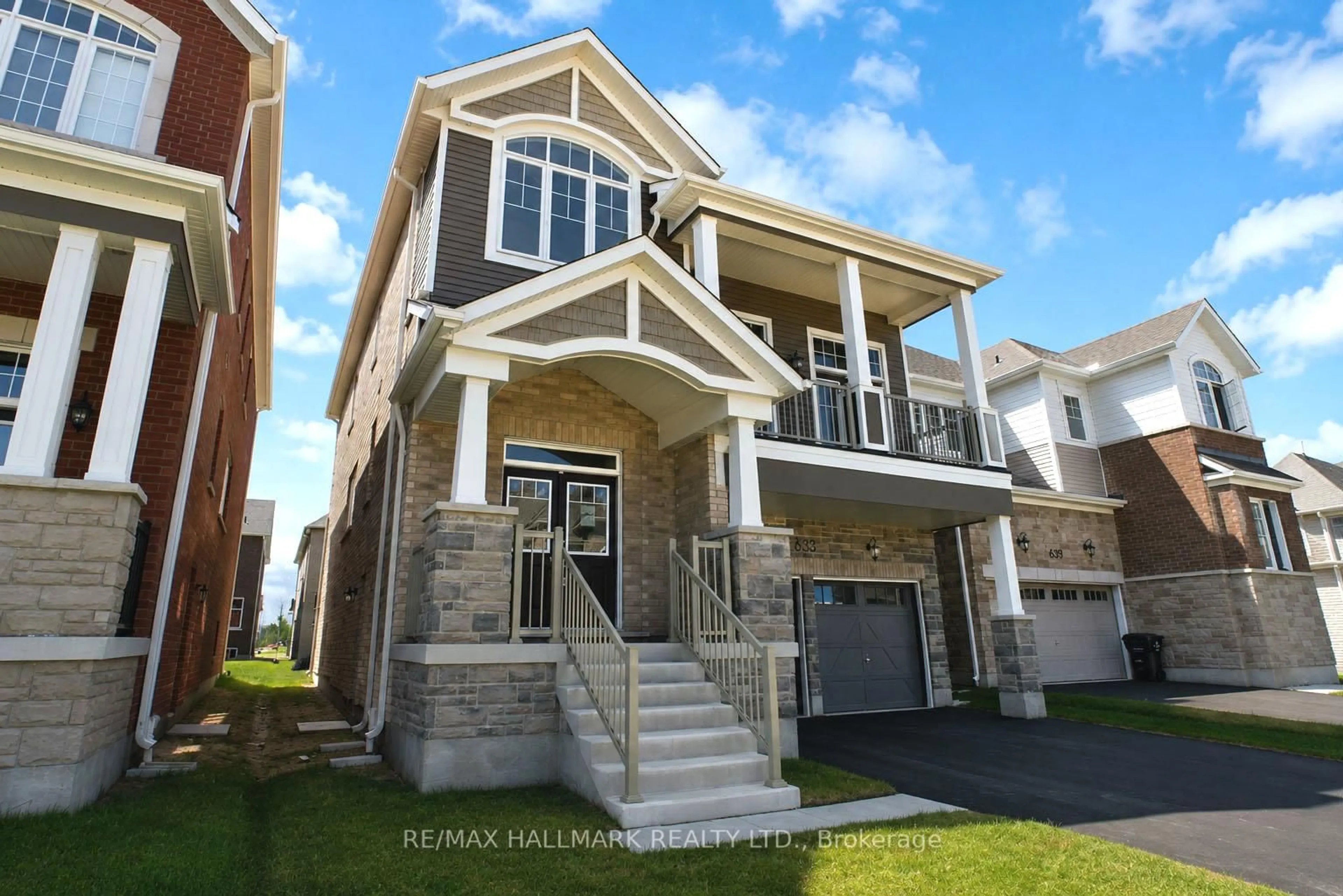 Home with vinyl exterior material, street for 633 Mika St, Innisfil Ontario L9S 0R9