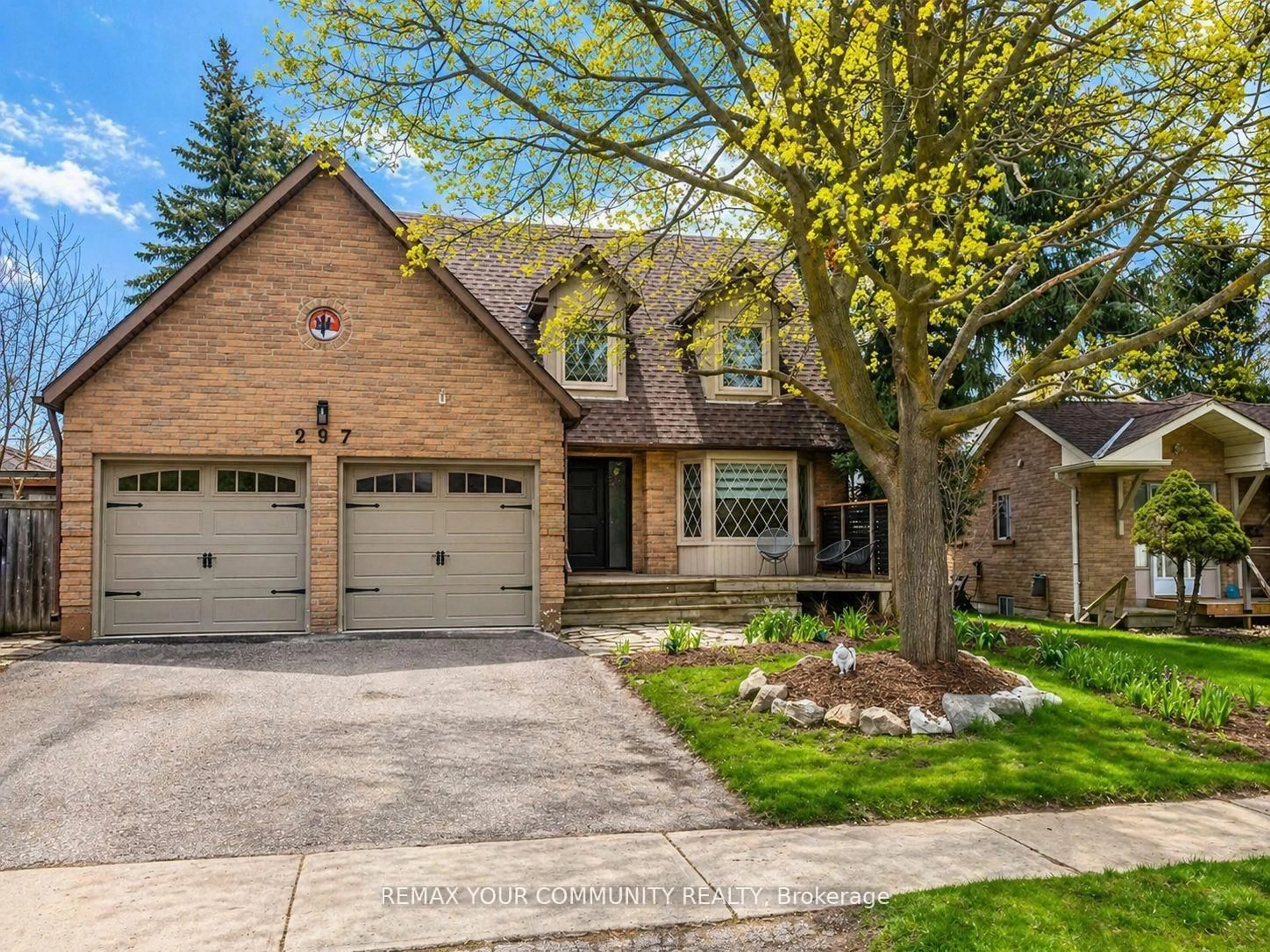 Home with brick exterior material, street for 297 Burford St, Newmarket Ontario L3Y 6E7