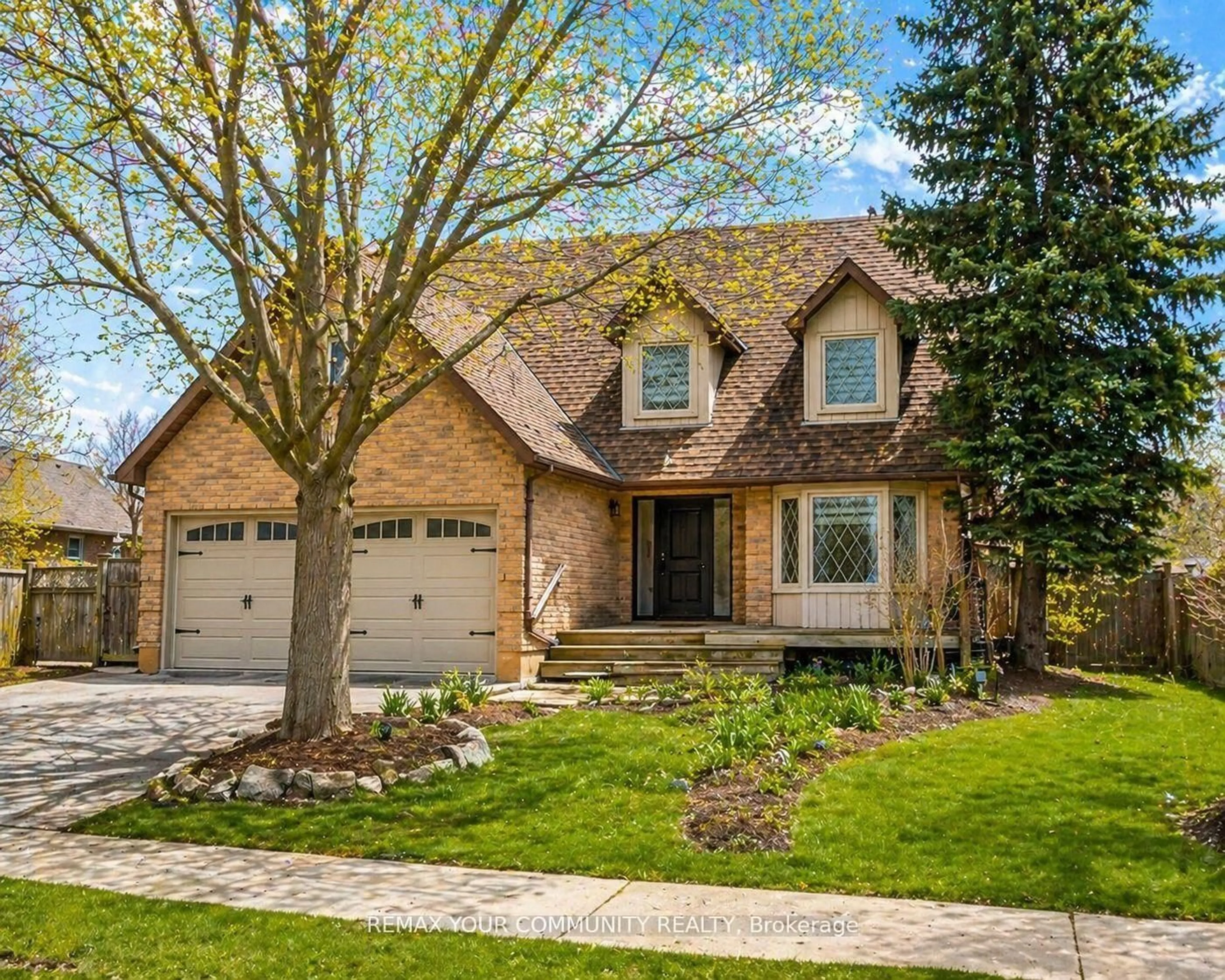 Home with brick exterior material, street for 297 Burford St, Newmarket Ontario L3Y 6E7