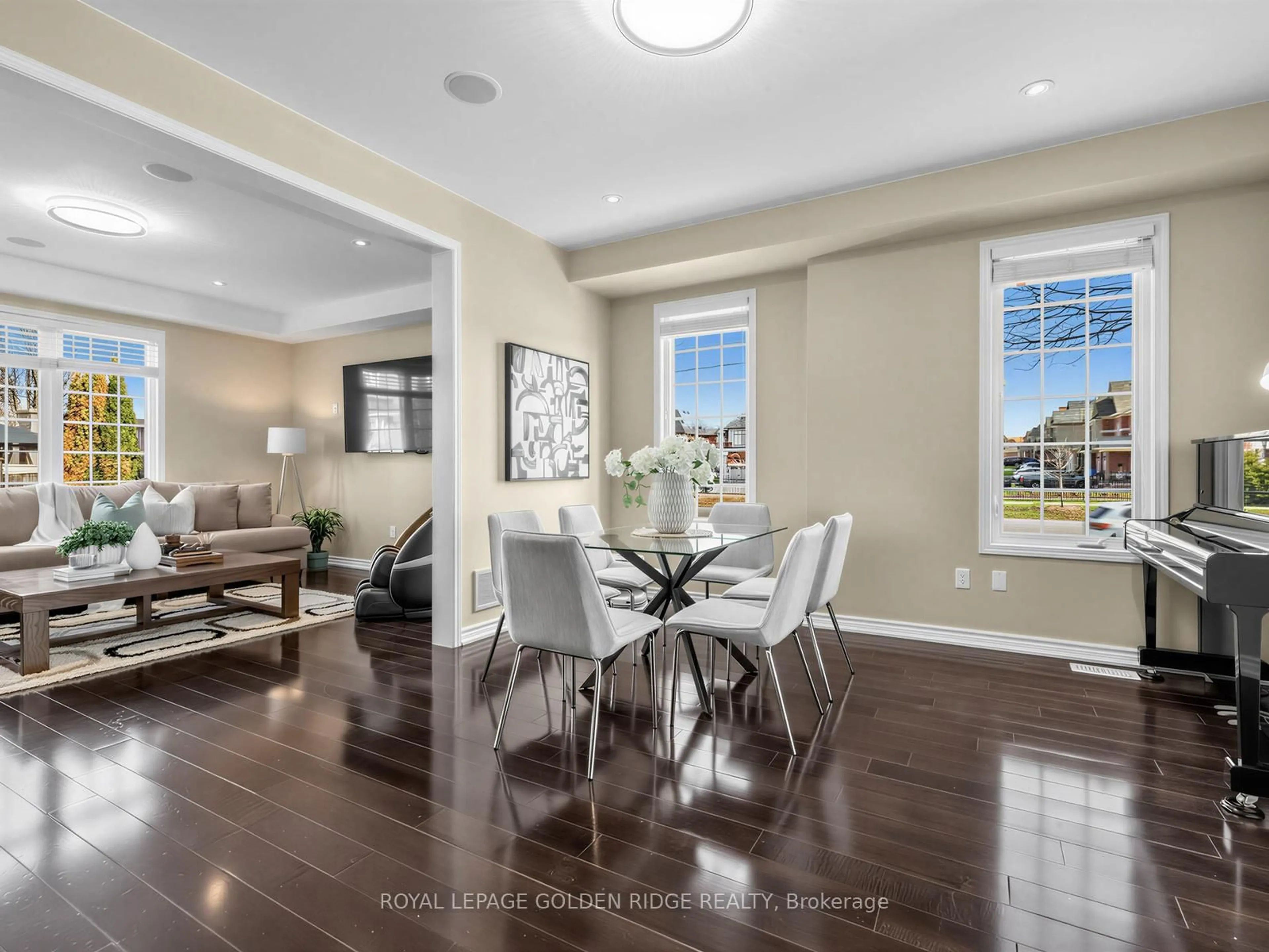 Dining room, unknown for 78 Bulmer Cres, Newmarket Ontario L3X 3K1