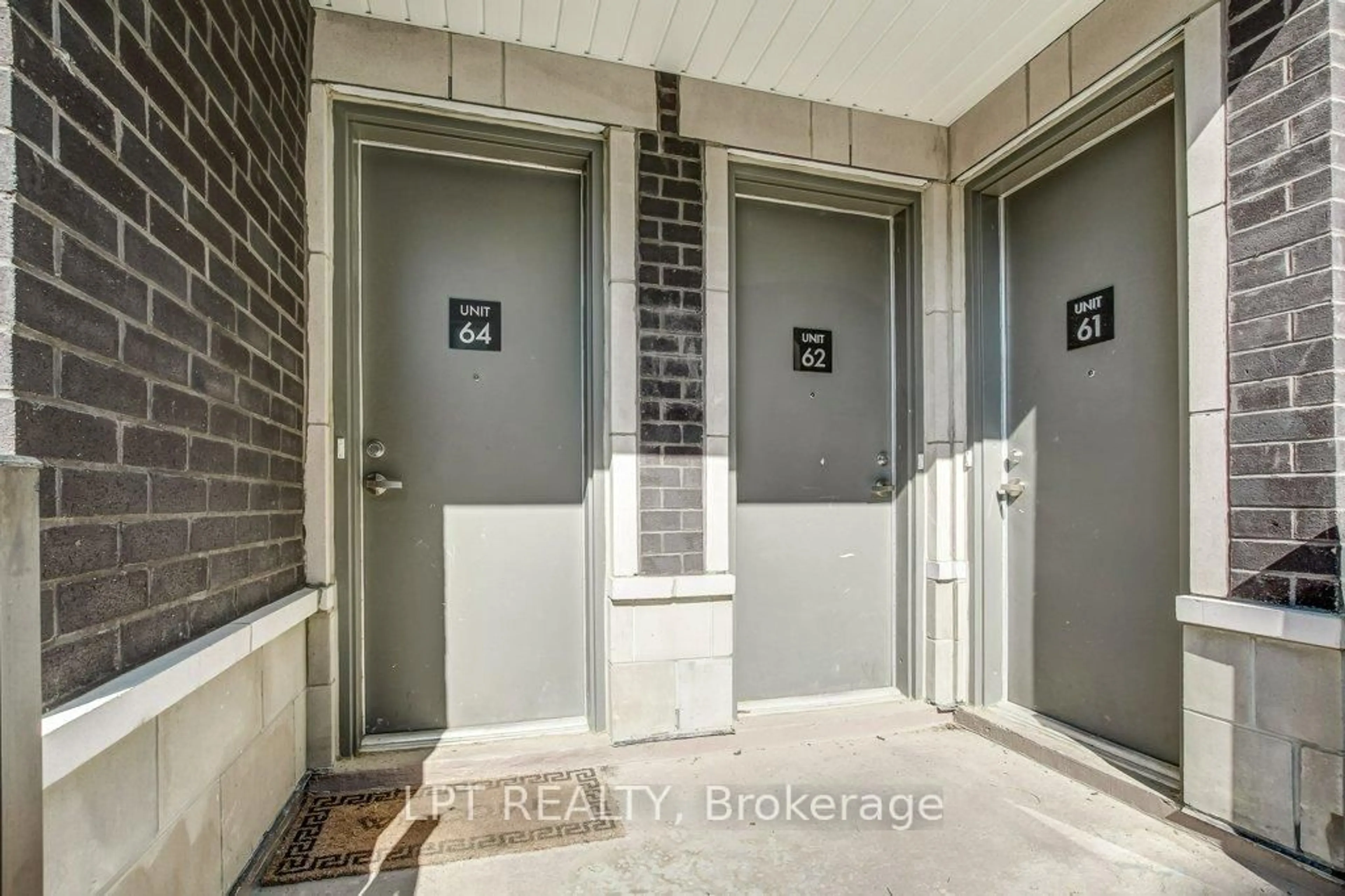 Indoor entryway for 300 Alex Gardner Circ #64, Aurora Ontario L4G 3G5
