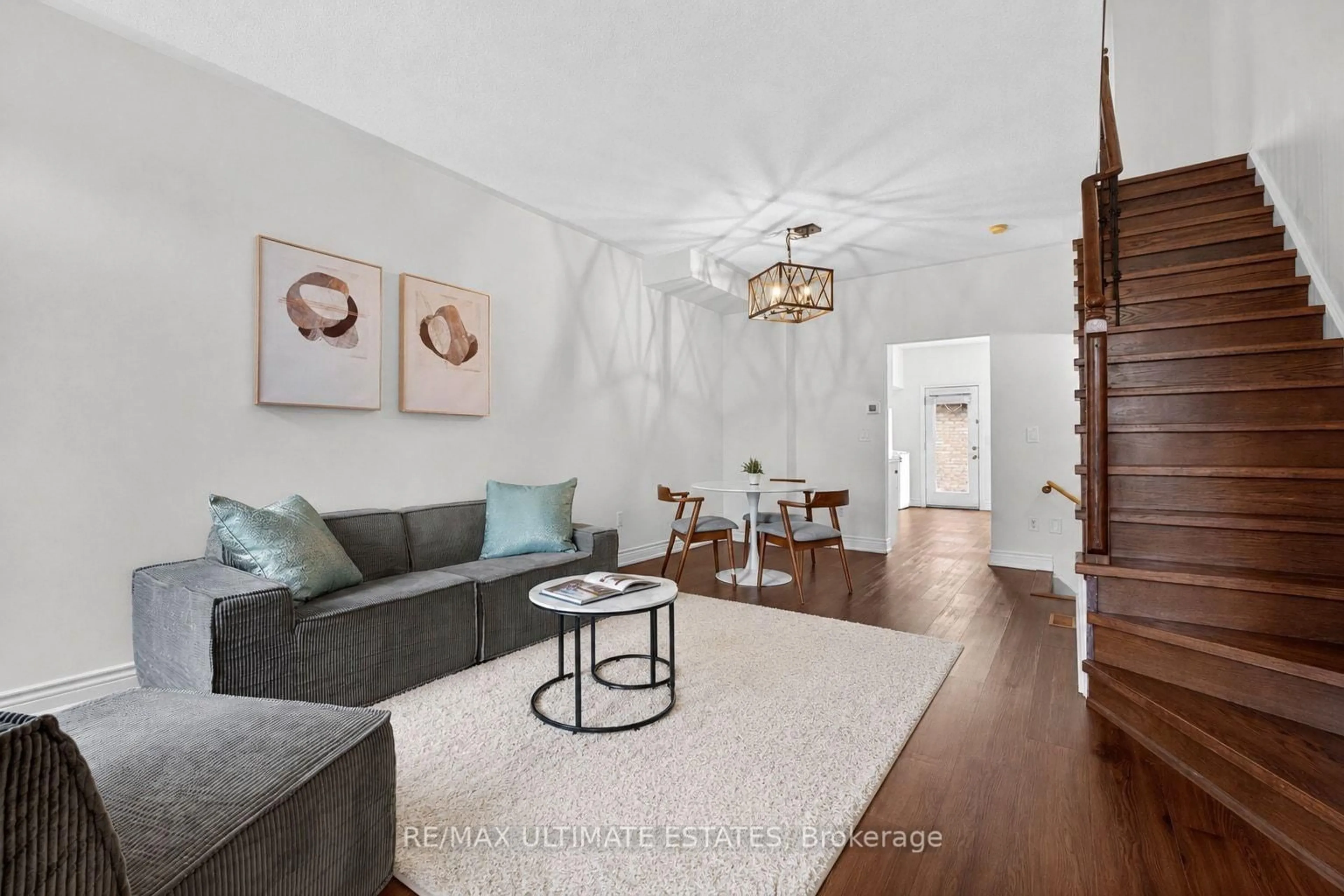 Living room with furniture, unknown for 39 Bur Oak Ave, Markham Ontario L6C 2E4