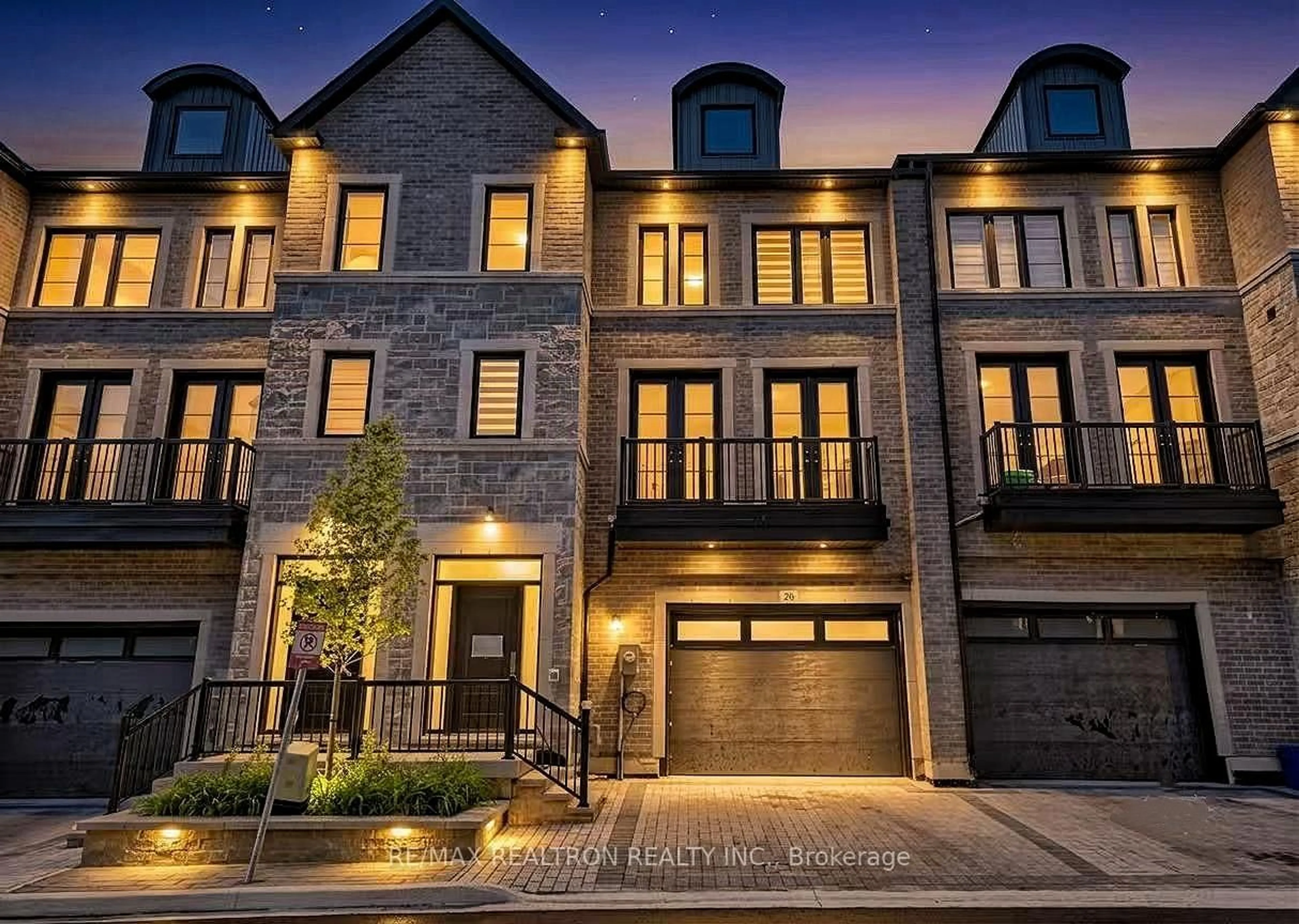 Home with brick exterior material, street for 260 Eagle St #26, Newmarket Ontario L3Y 1K1