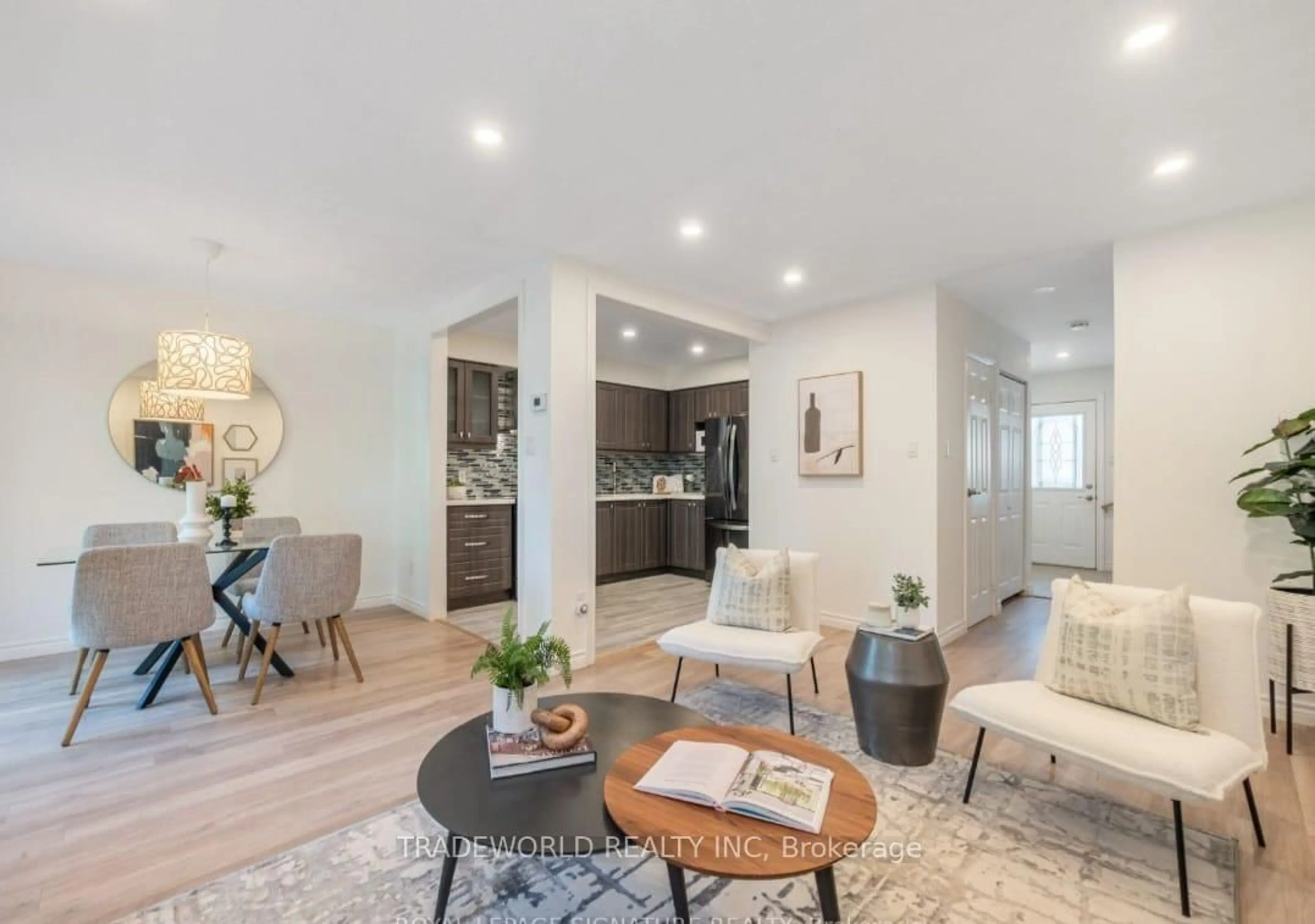 Living room with furniture, unknown for 60 Camelot Way, Markham Ontario L3P 3W3