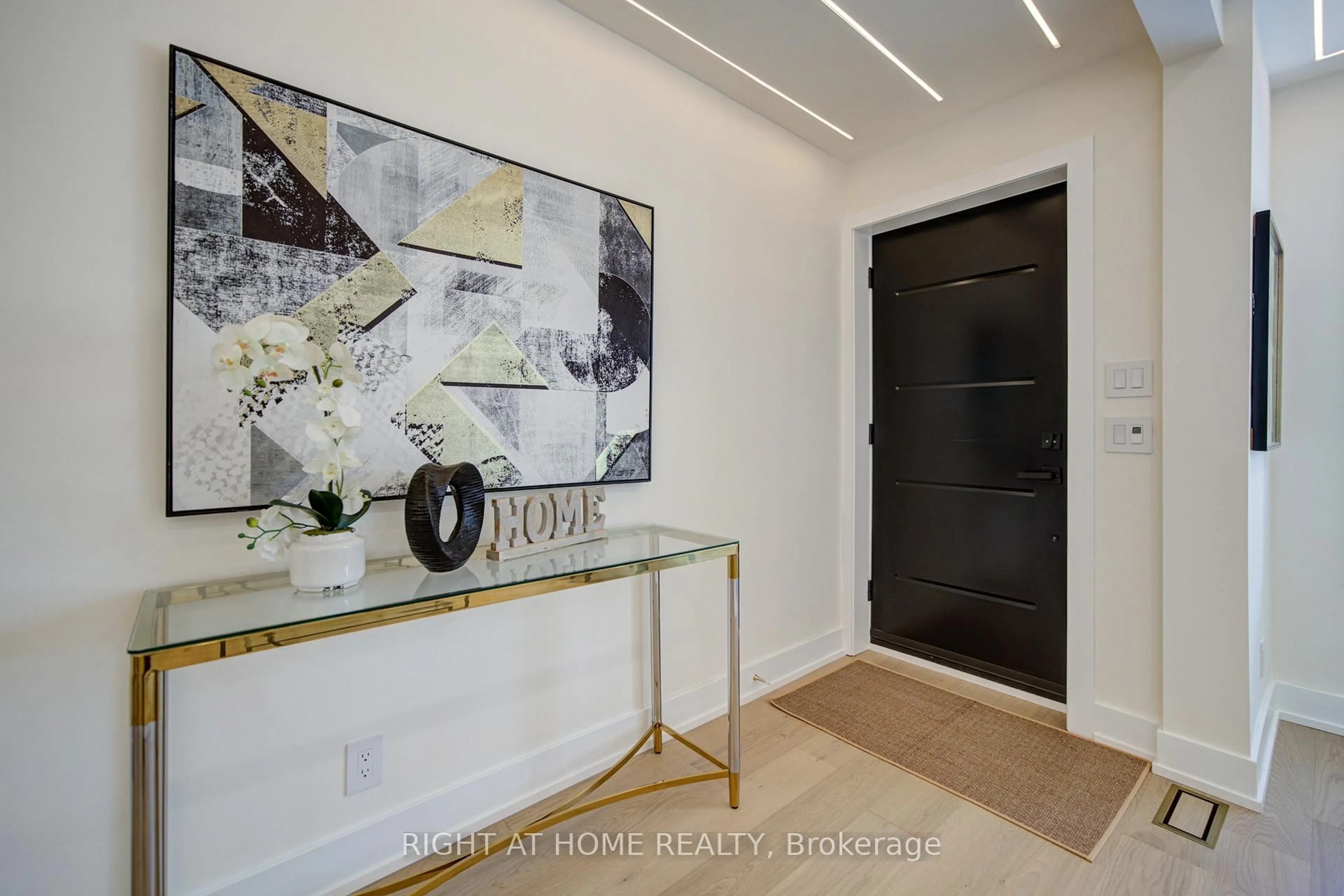 Indoor entryway for 9 Cartier Cres, Richmond Hill Ontario L4C 2M9