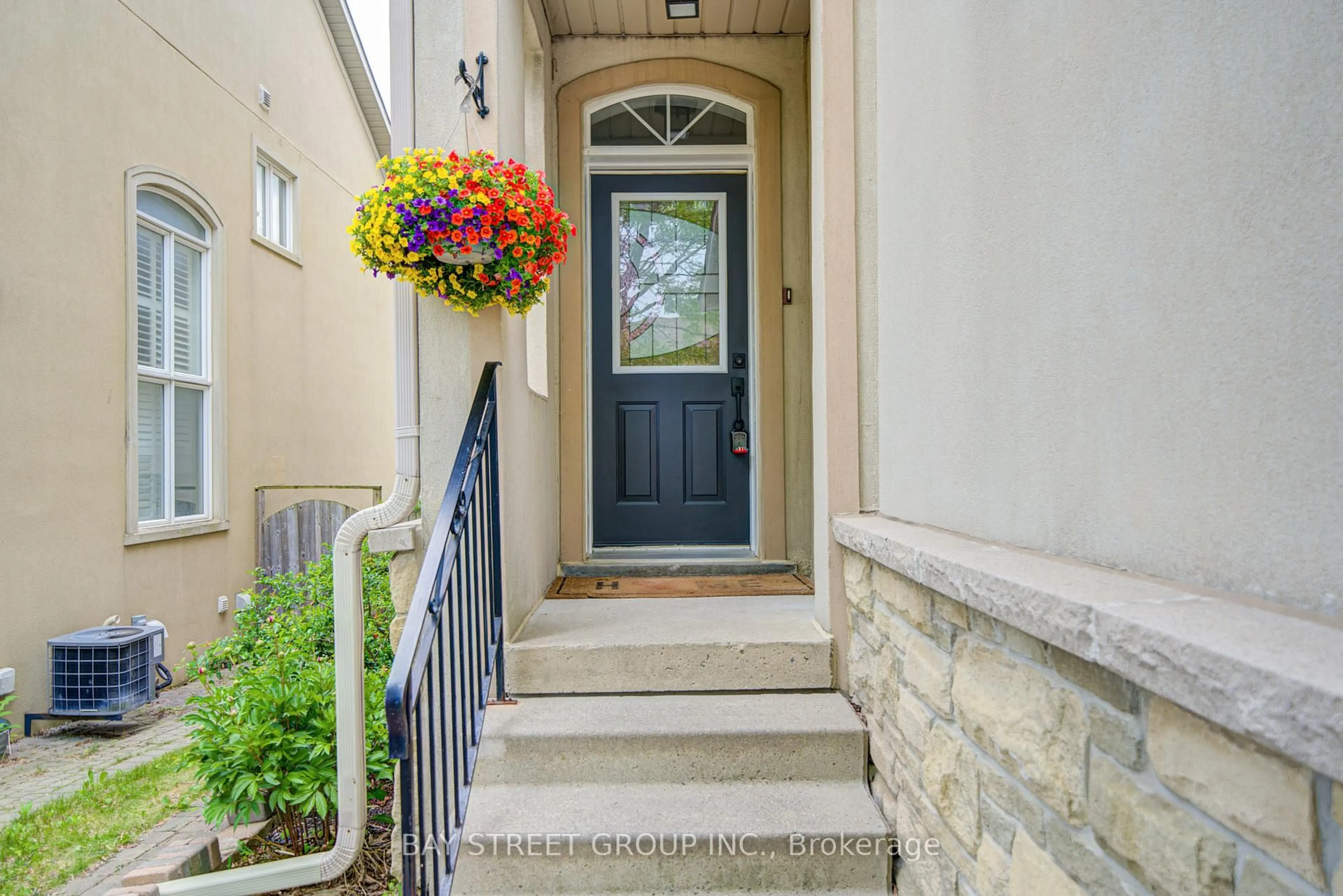 Indoor entryway for 46 Romance Dr, Richmond Hill Ontario L4S 2R7