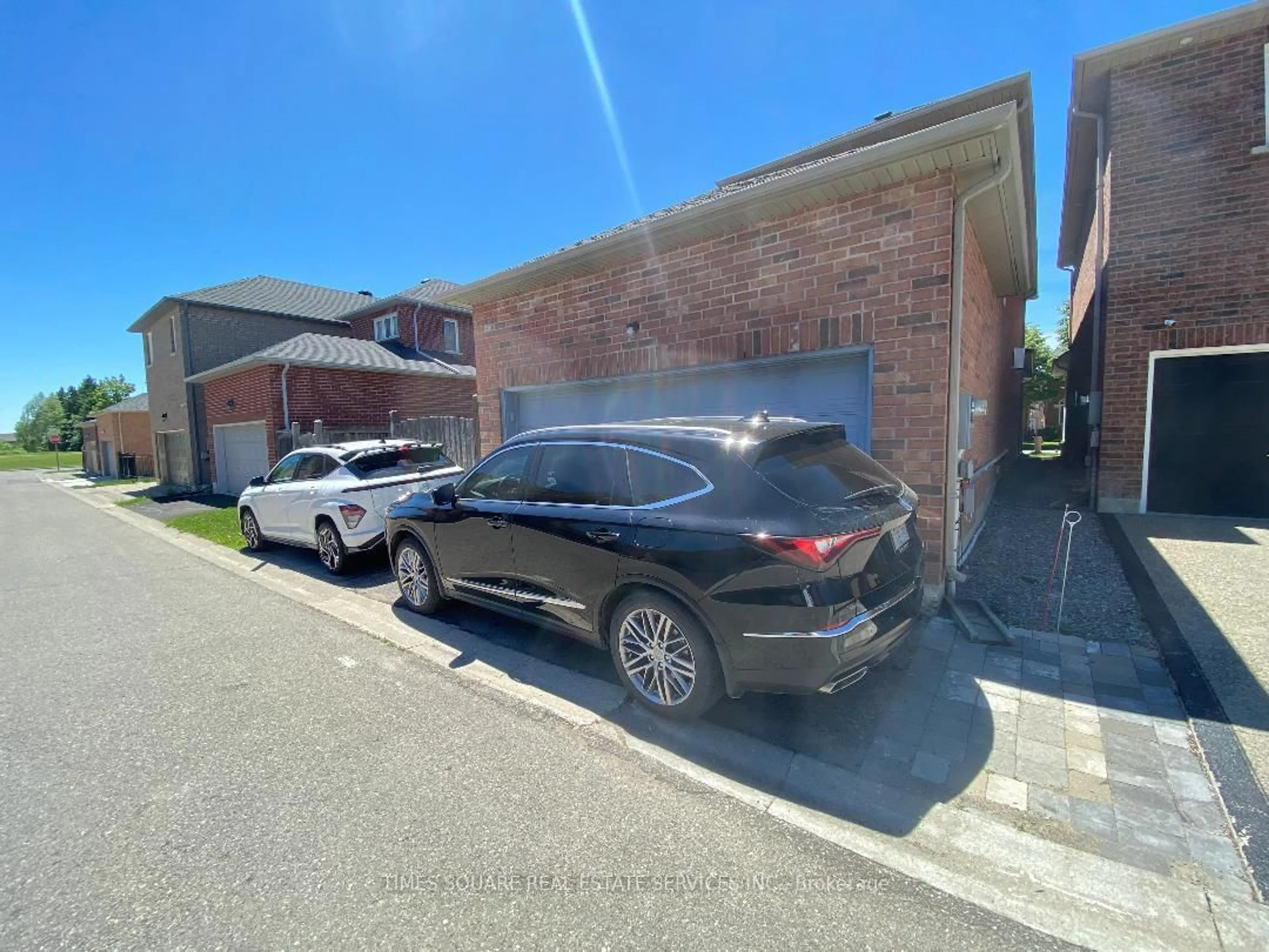 A pic from outside/outdoor area/front of a property/back of a property/a pic from drone, street for 9 Quail Hollow, Markham Ontario L6B 0K7