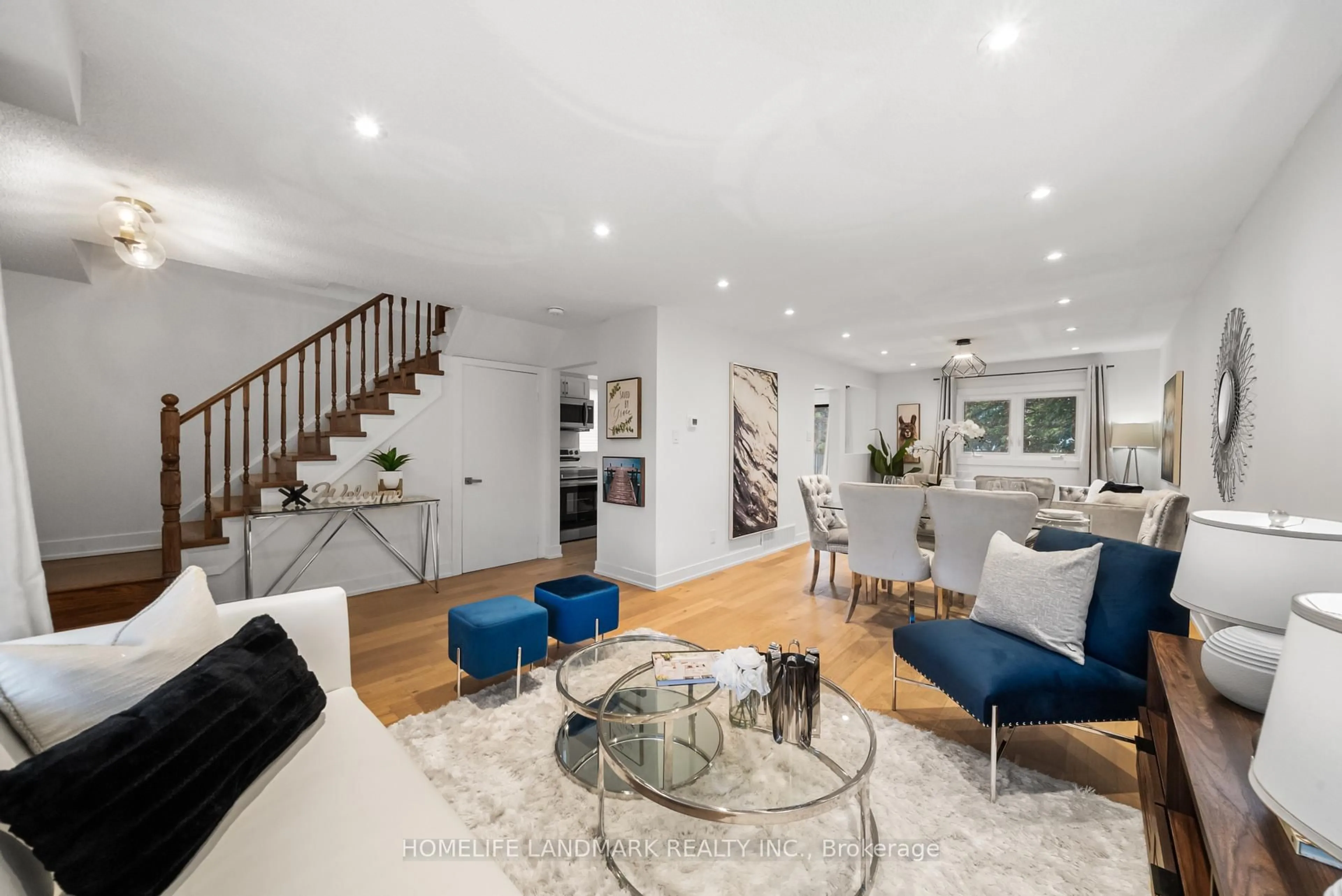 Living room with furniture, unknown for 90 Gray Cres, Richmond Hill Ontario L4C 5V5