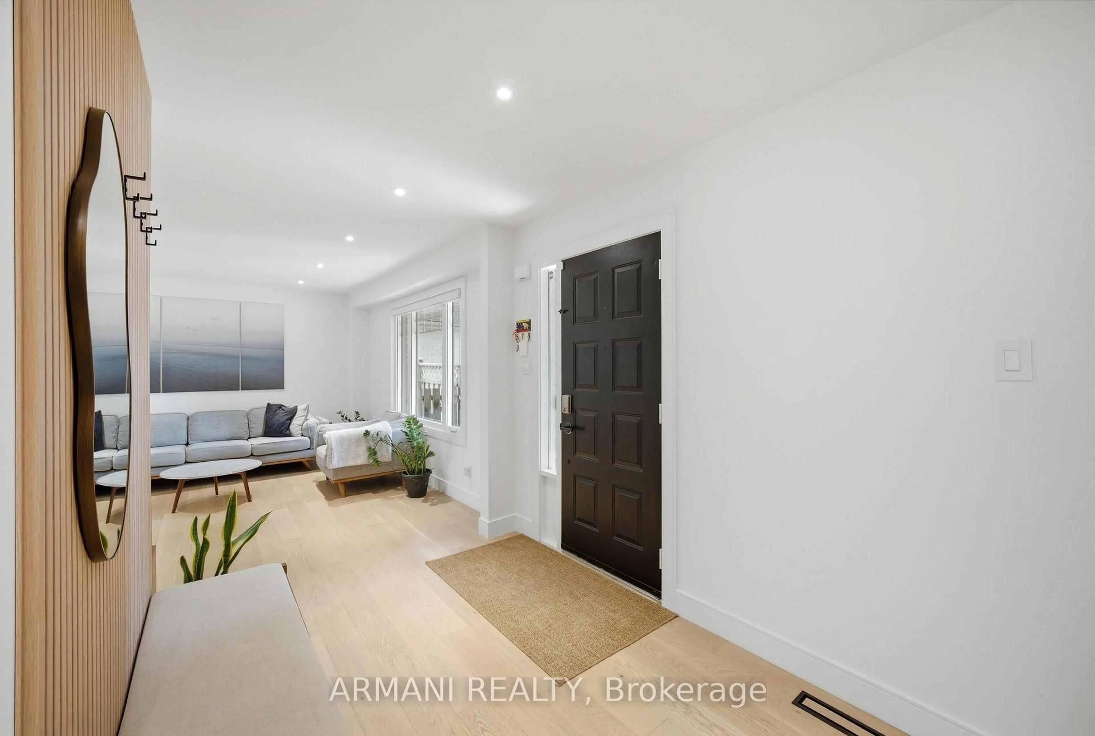 Indoor entryway for 20 Northgate Dr, Bradford West Gwillimbury Ontario L3Z 2H5
