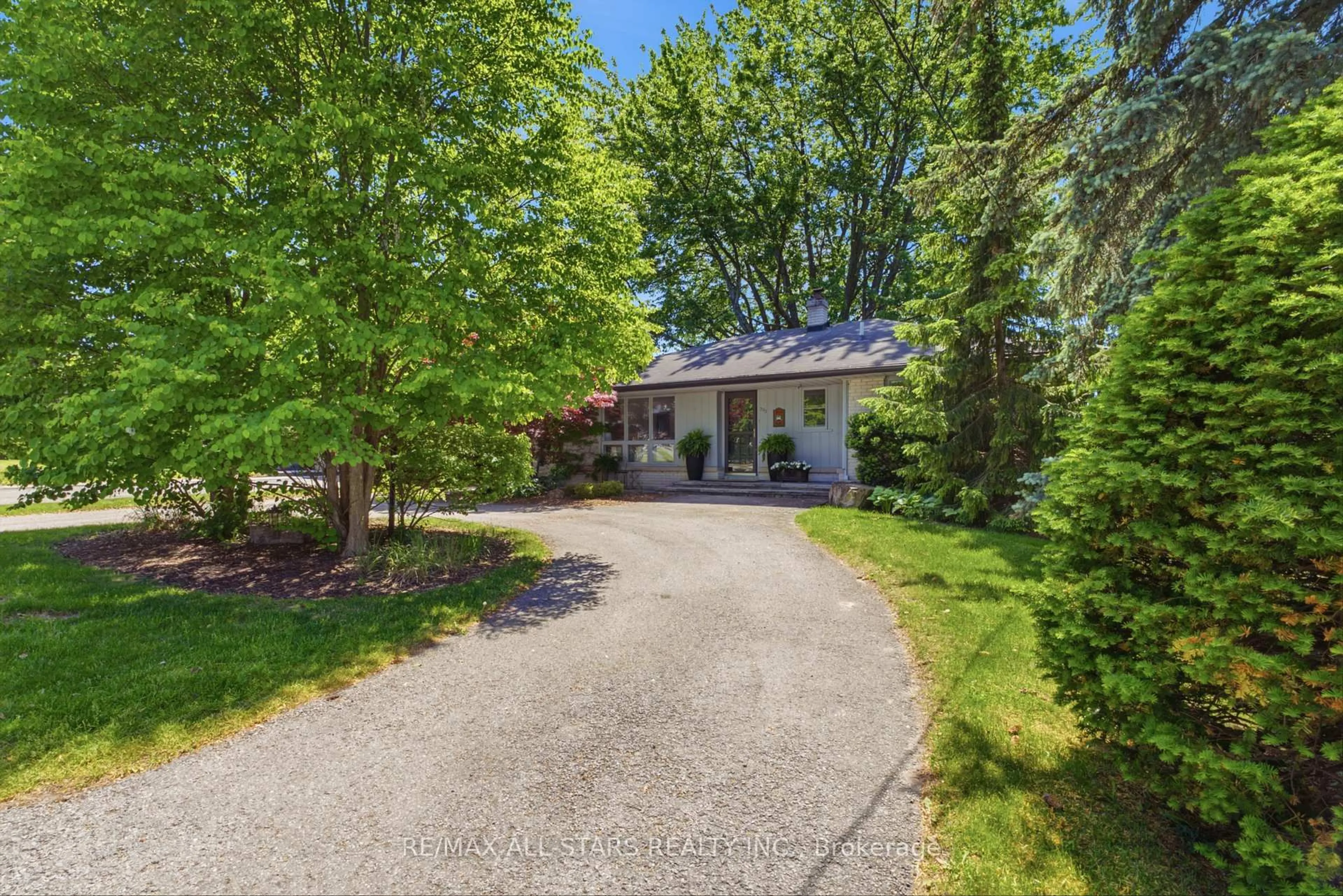 A pic from outside/outdoor area/front of a property/back of a property/a pic from drone, street for 382 Rupert Ave, Whitchurch-Stouffville Ontario L4A 1T2