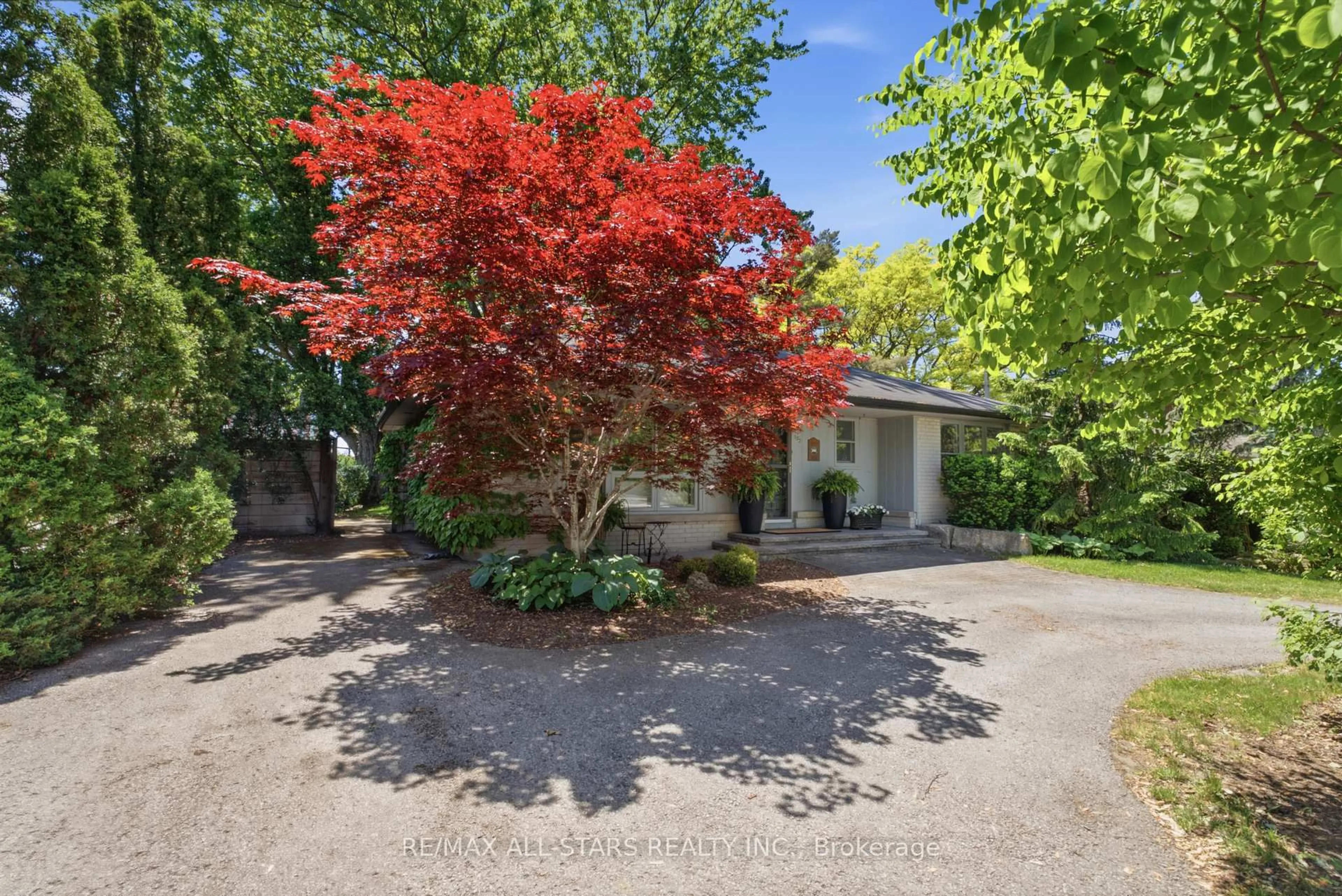 A pic from outside/outdoor area/front of a property/back of a property/a pic from drone, unknown for 382 Rupert Ave, Whitchurch-Stouffville Ontario L4A 1T2