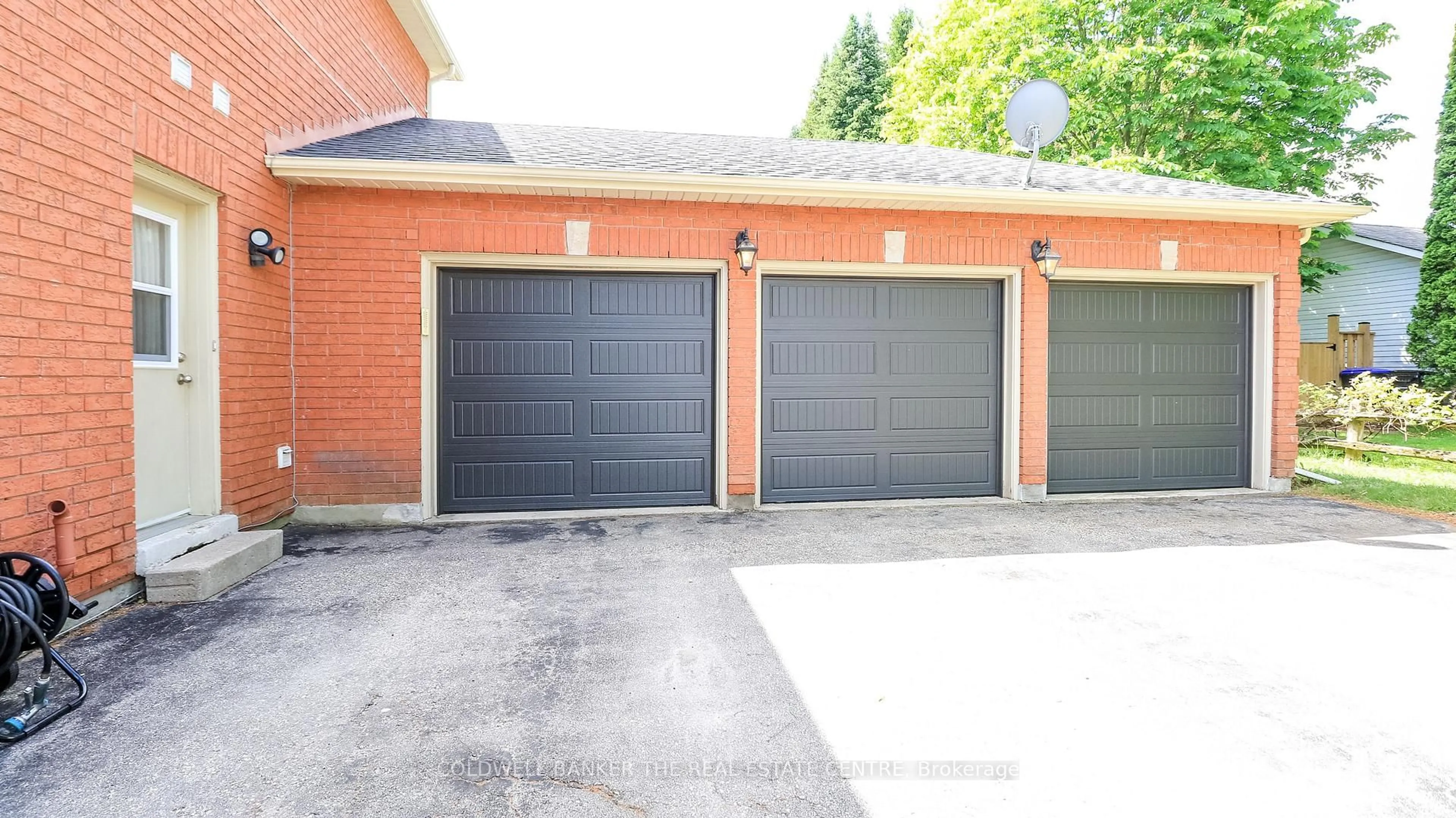 Indoor garage for 2790 Shering Cres, Innisfil Ontario L9S 1H1
