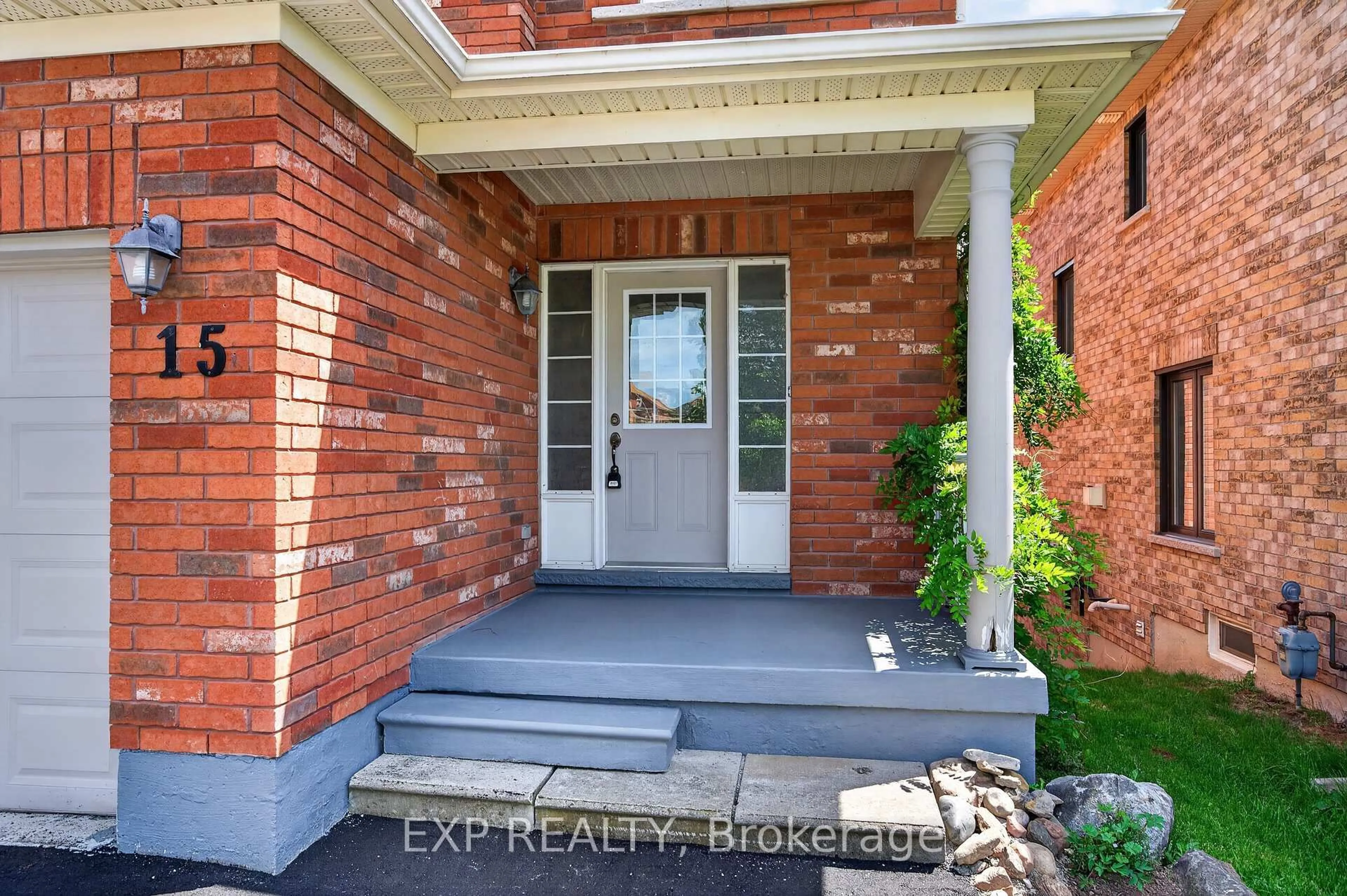 Indoor entryway for 15 Lynn St, Bradford West Gwillimbury Ontario L3Z 0B2