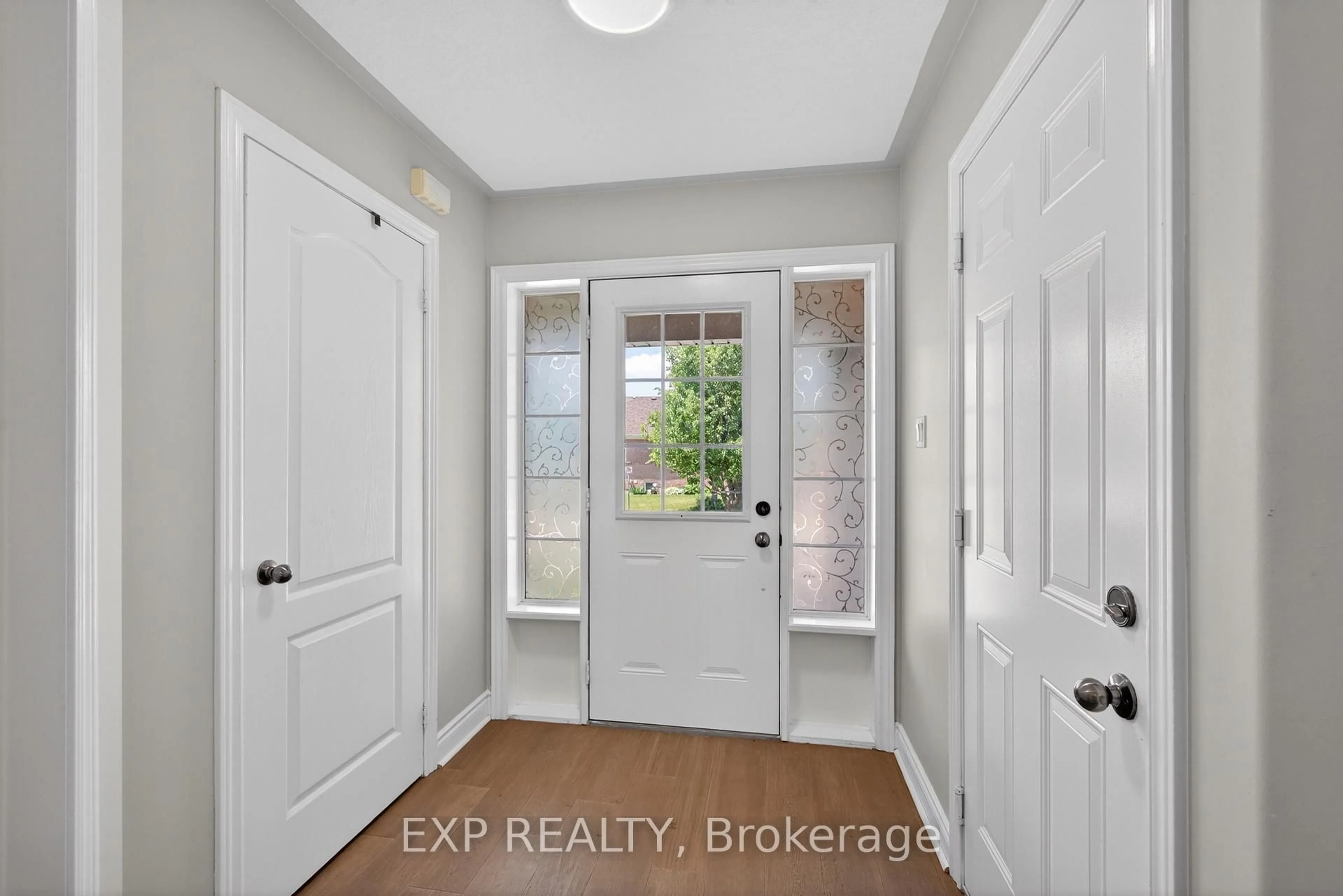 Indoor entryway for 15 Lynn St, Bradford West Gwillimbury Ontario L3Z 0B2