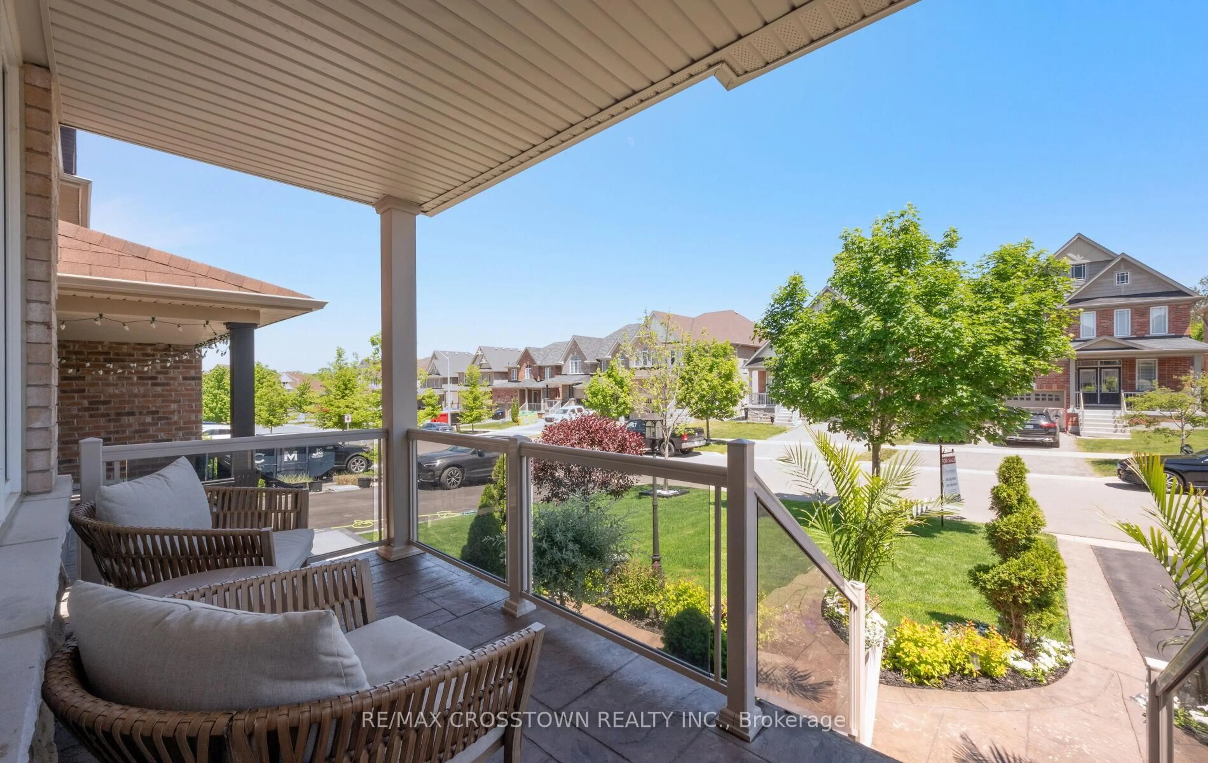 Patio, mountain view for 46 Pierce Pl, New Tecumseth Ontario L0G 1W0