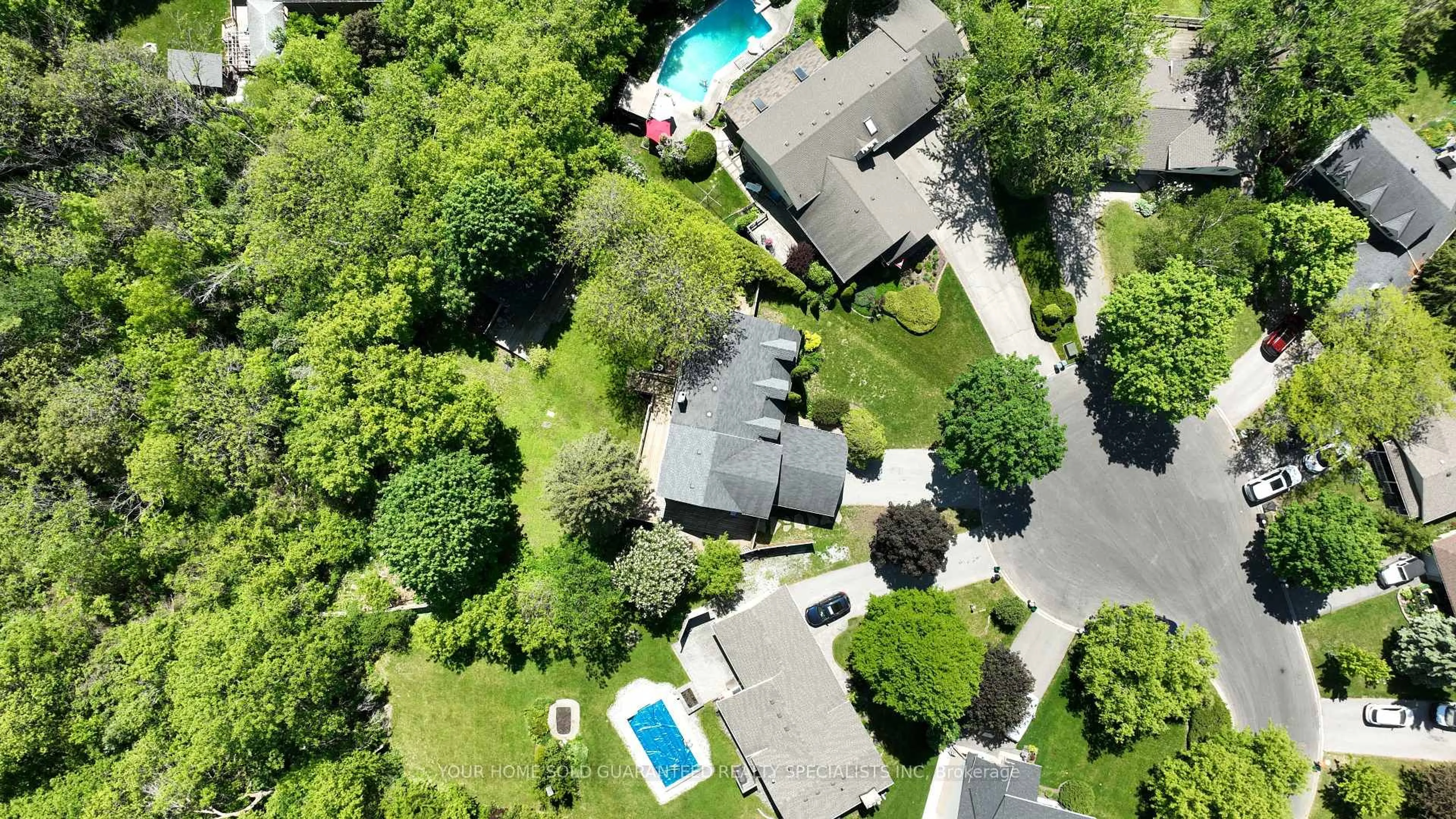 A pic from outside/outdoor area/front of a property/back of a property/a pic from drone, street for 55 VALLEY MILLS Rd, East Gwillimbury Ontario L0G 1M0