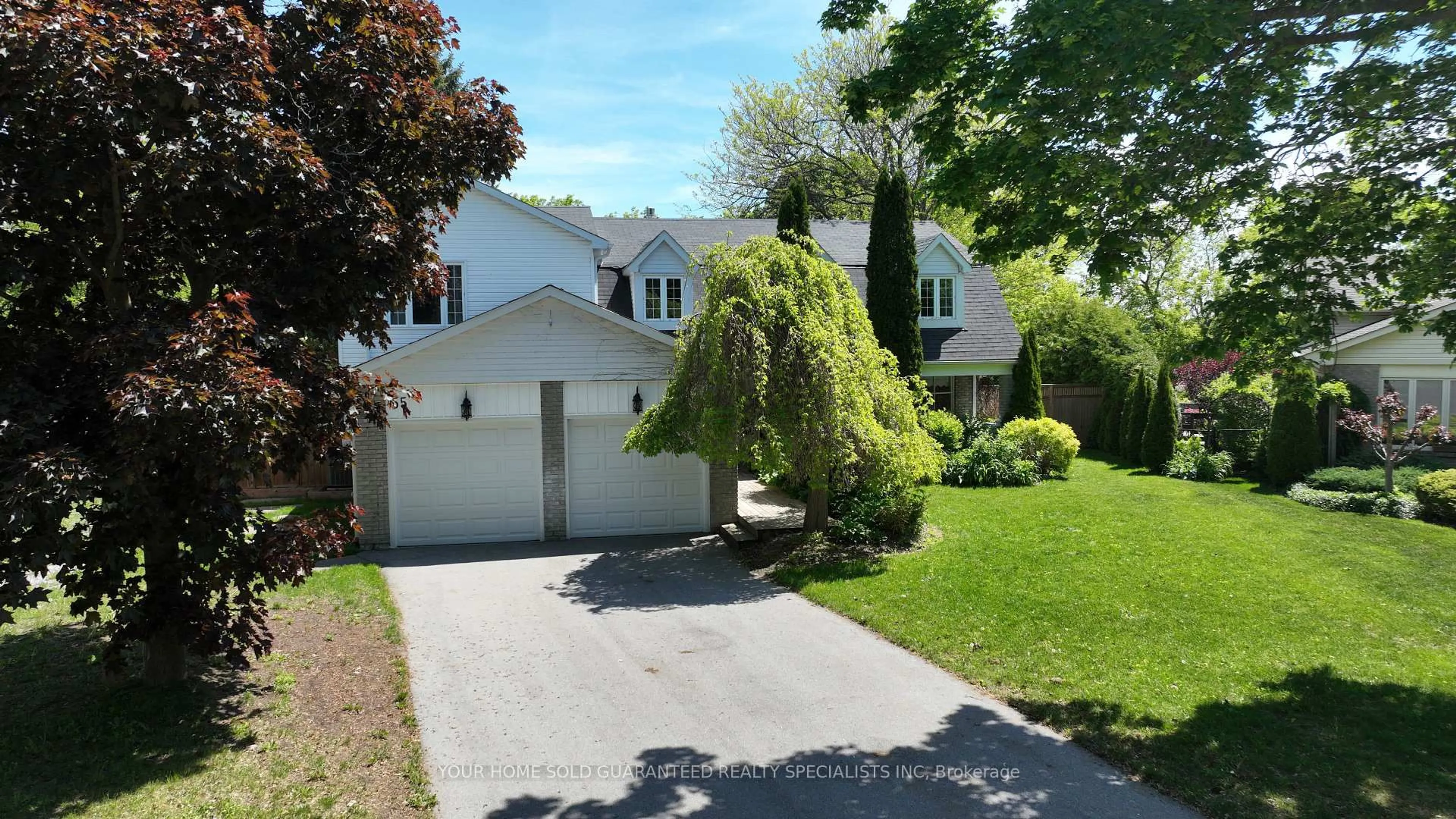 A pic from outside/outdoor area/front of a property/back of a property/a pic from drone, street for 55 VALLEY MILLS Rd, East Gwillimbury Ontario L0G 1M0