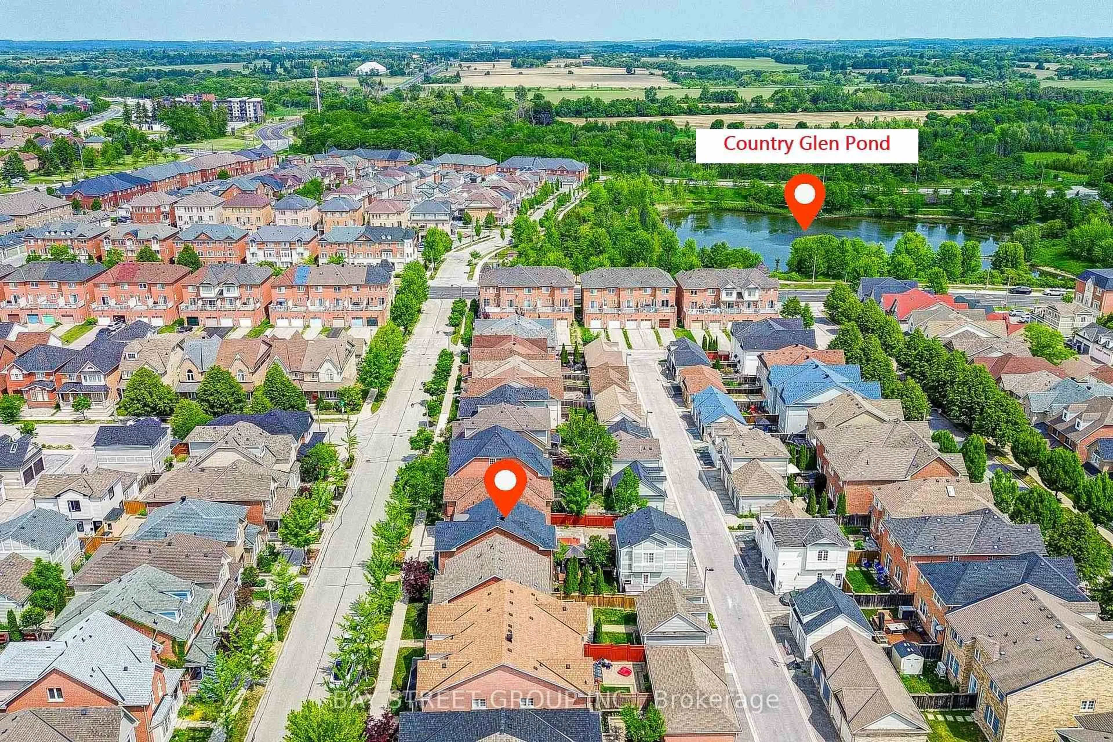 A pic from outside/outdoor area/front of a property/back of a property/a pic from drone, street for 29 Cardrew St, Markham Ontario L6B 1G6
