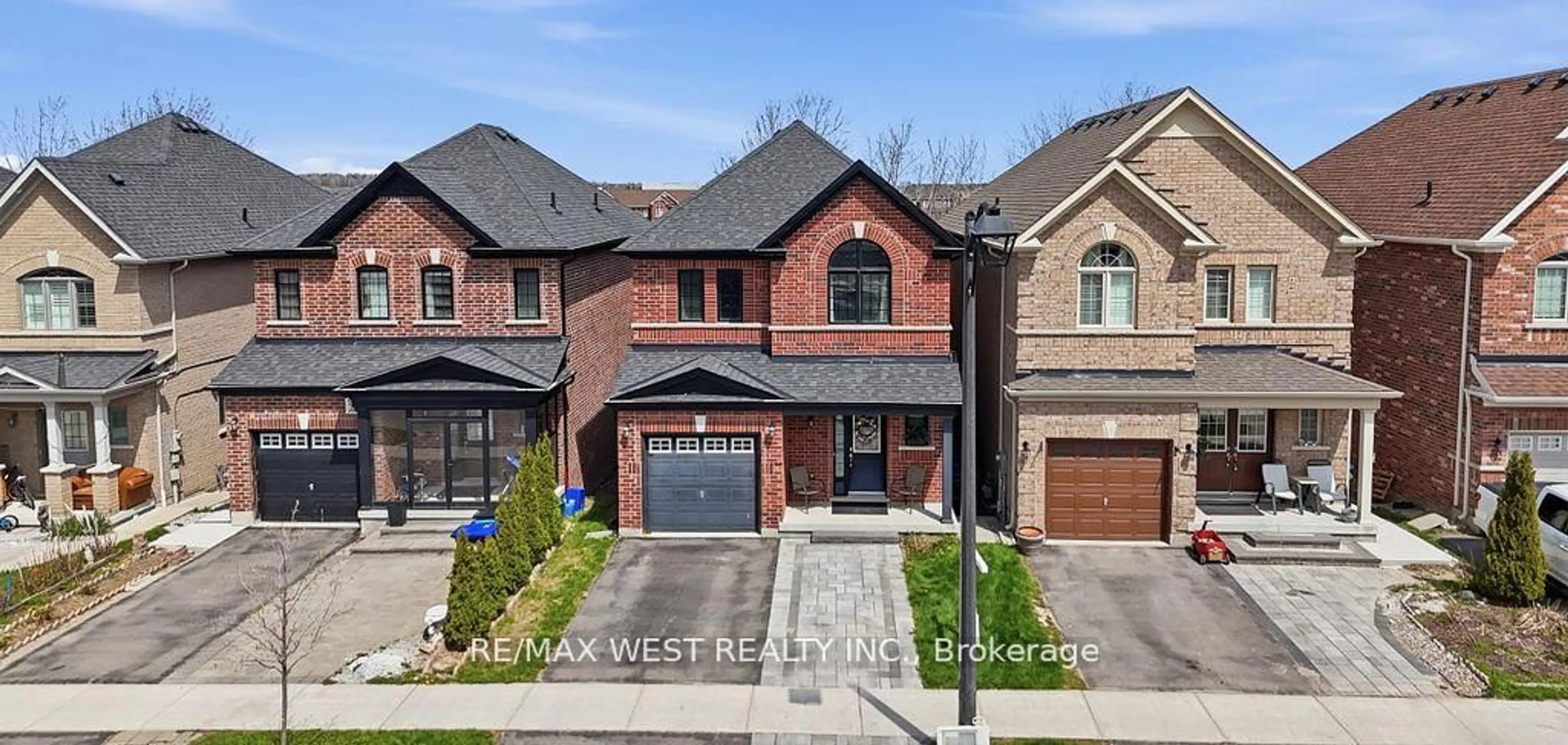 Home with brick exterior material, street for 296 Miller Park Ave, Bradford West Gwillimbury Ontario L3Z 0Y1