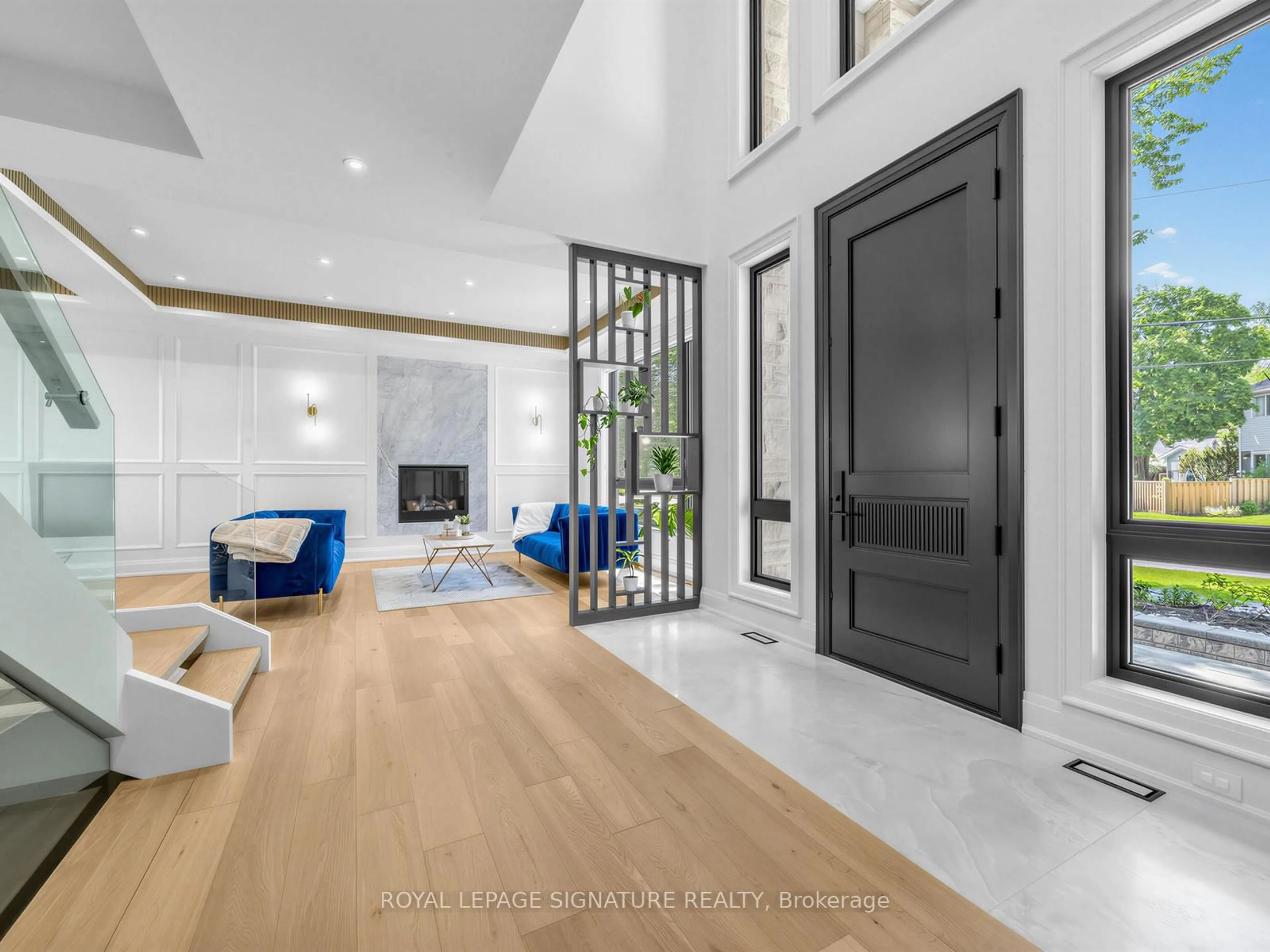 Indoor entryway for 73 Starlight Cres, Richmond Hill Ontario L4C 4X3