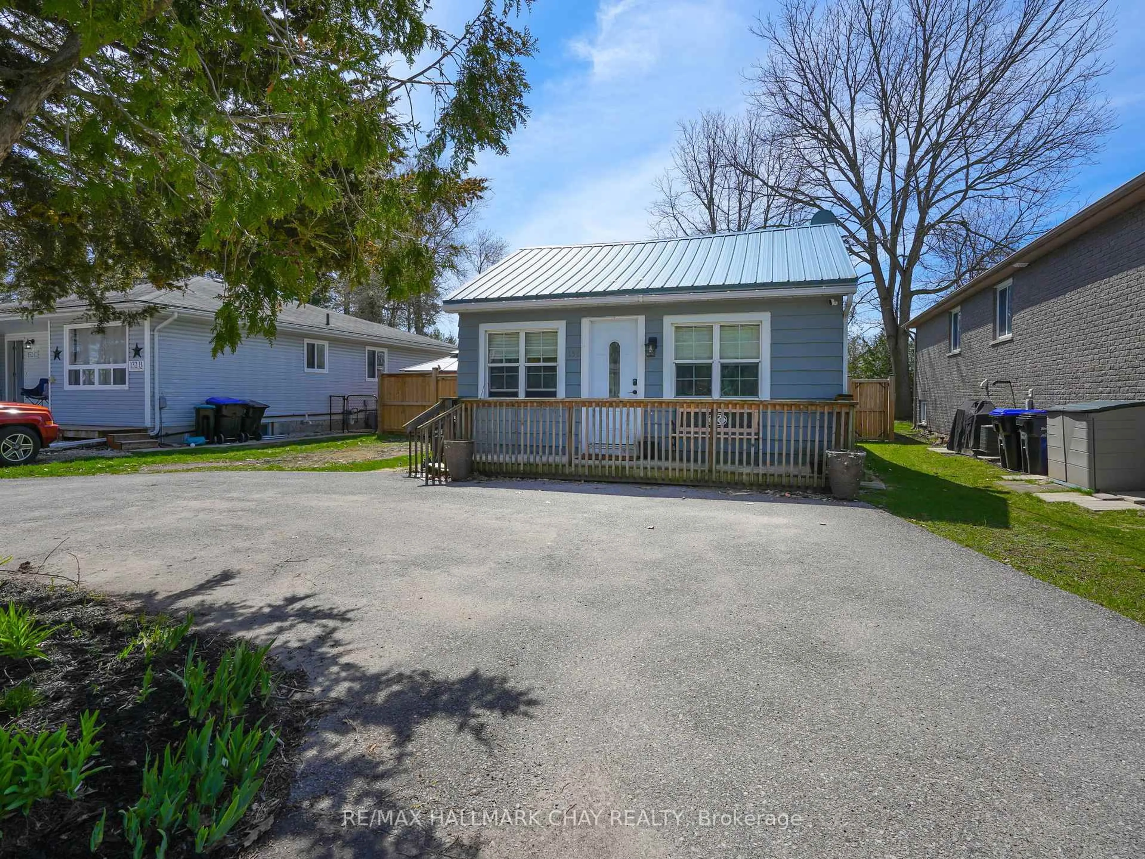 A pic from outside/outdoor area/front of a property/back of a property/a pic from drone, street for 130 Simcoe St, Essa Ontario L0M 1B0