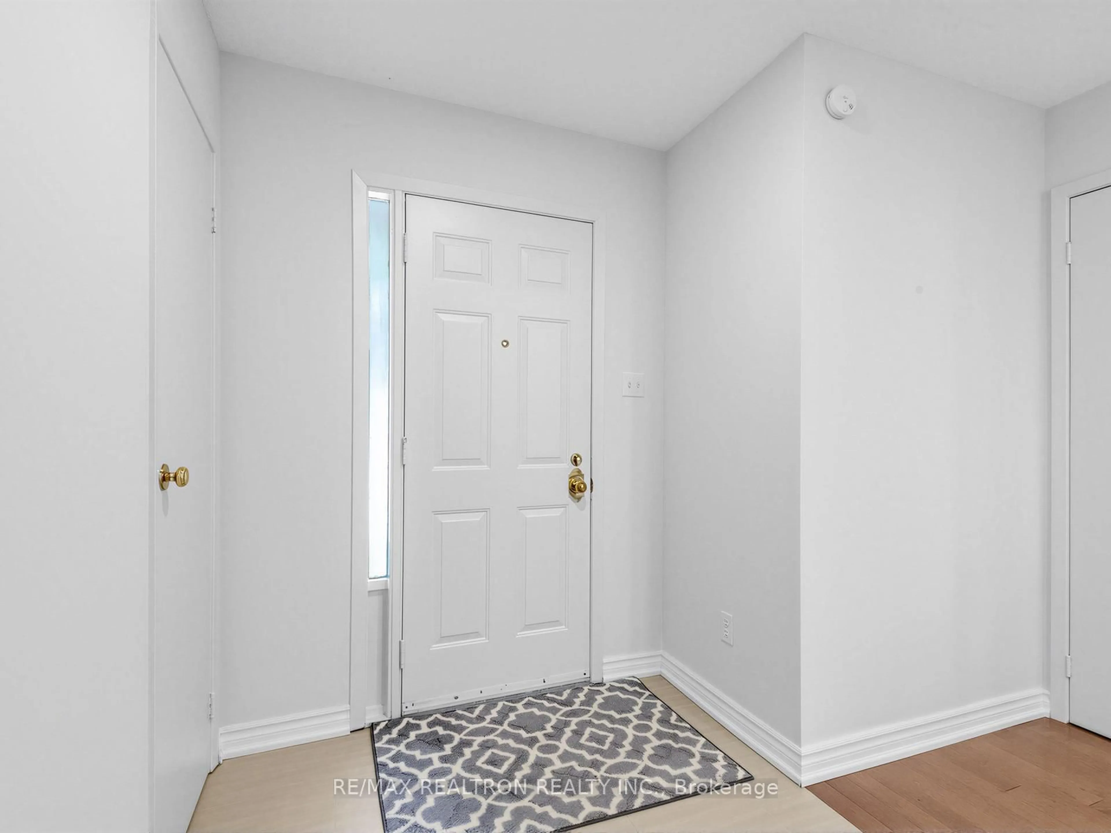 Indoor entryway for 180 Observatory Lane, Richmond Hill Ontario L4C 0K7