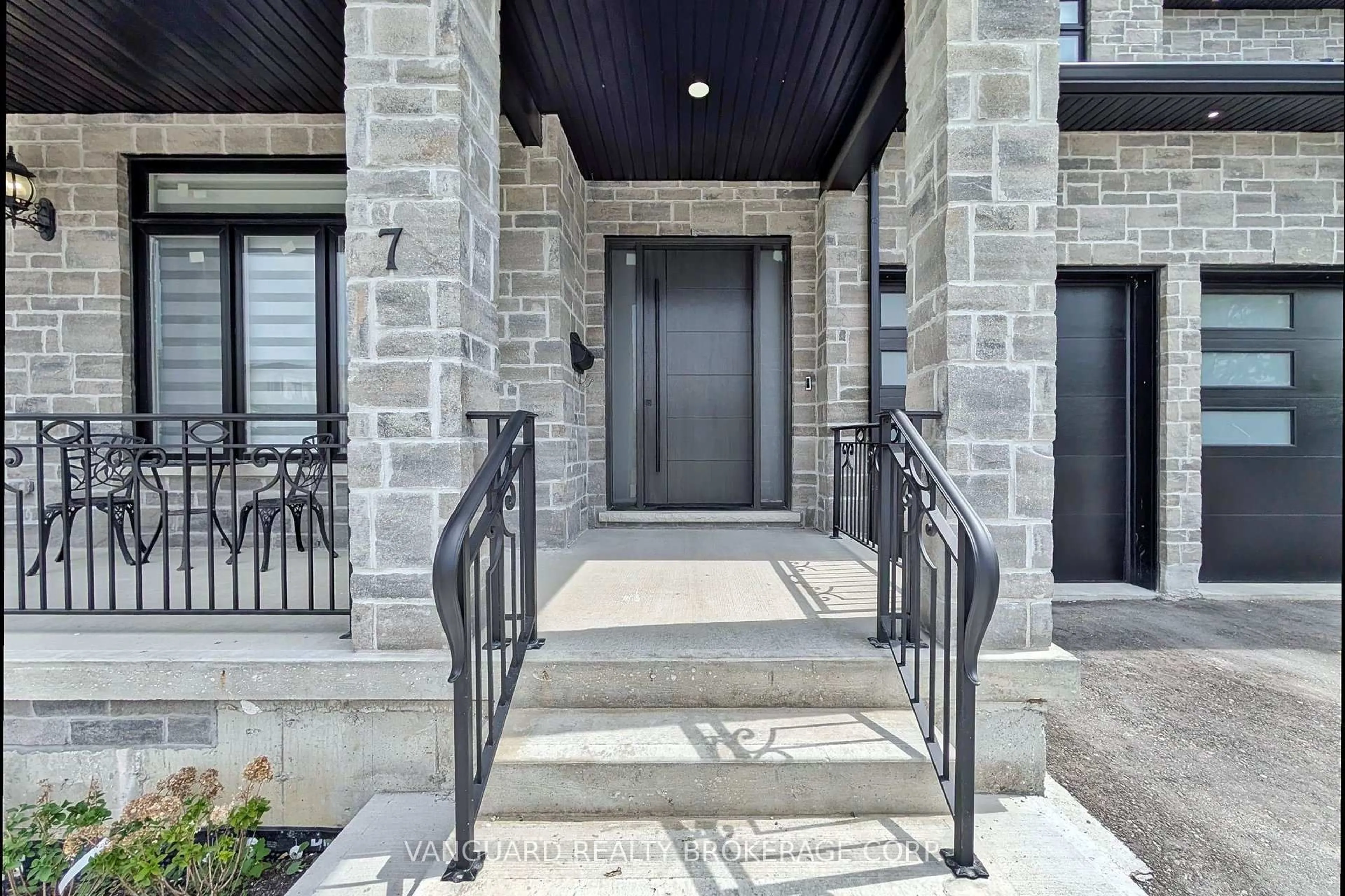 Indoor entryway for 7 Houston Rd, Vaughan Ontario L4L 1V2