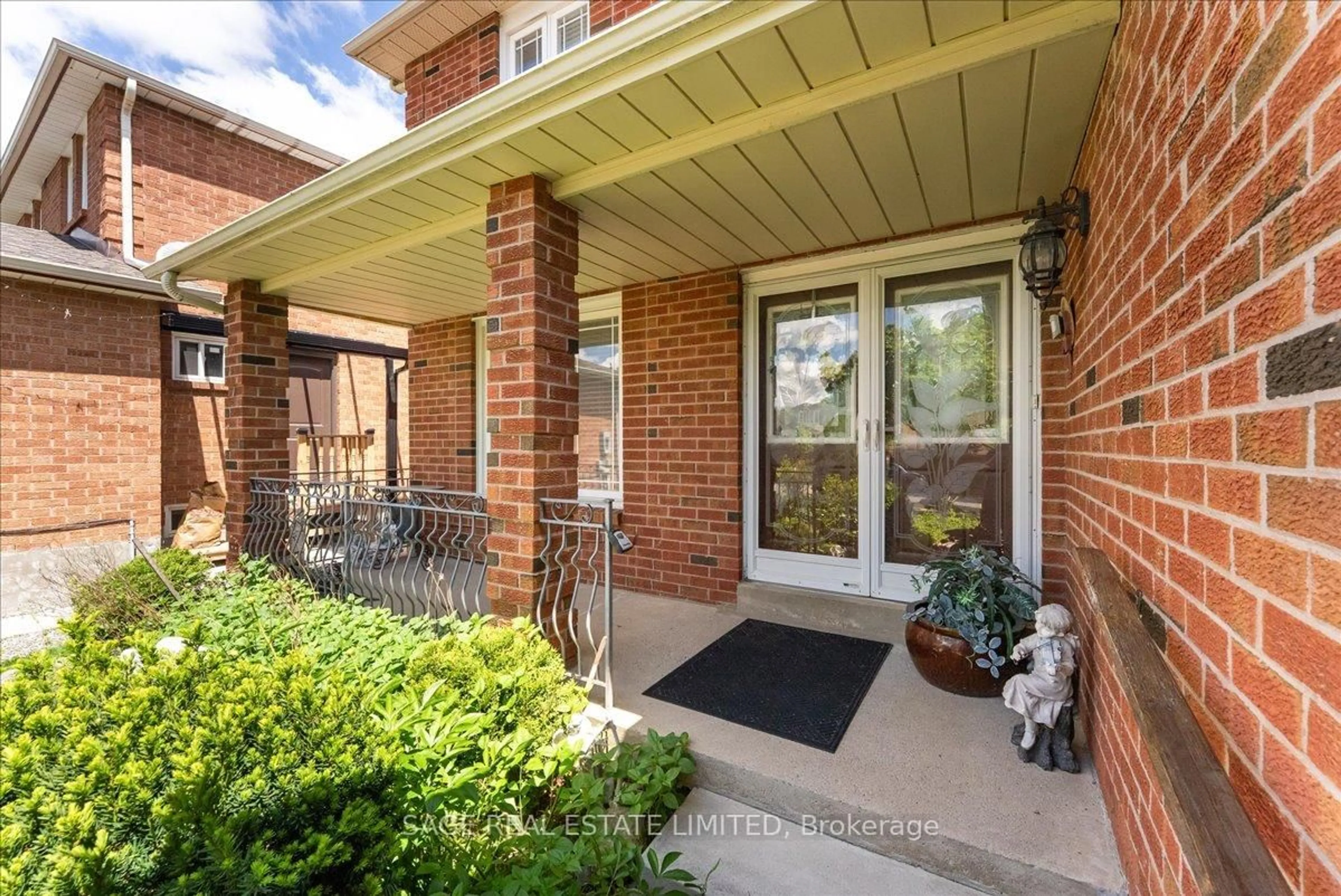 Indoor entryway for 116 Butterfield Cres, Vaughan Ontario L6A 1J3