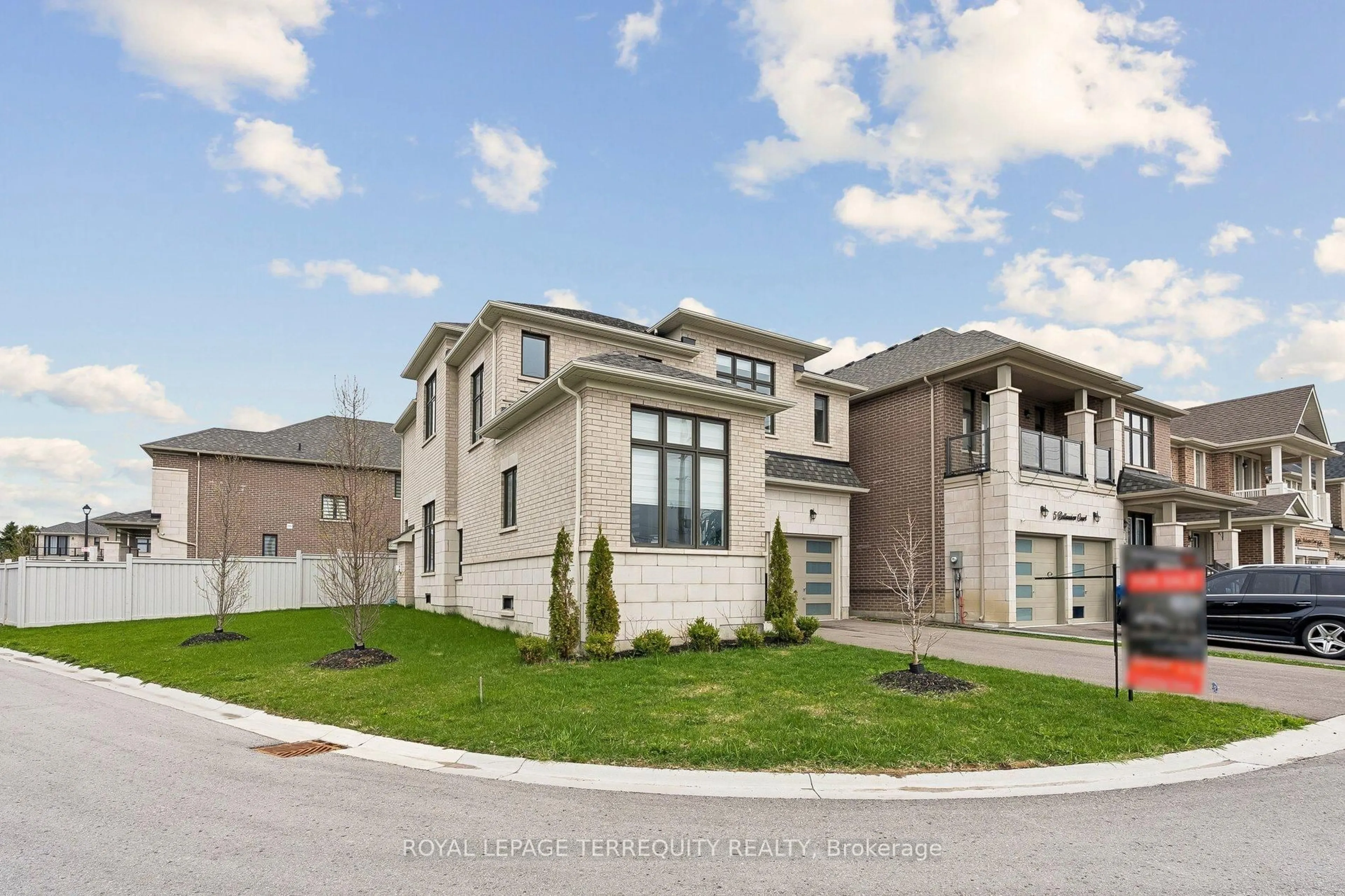 Home with brick exterior material, street for 7 Ballanview Crt, Whitchurch-Stouffville Ontario L4A 4W9