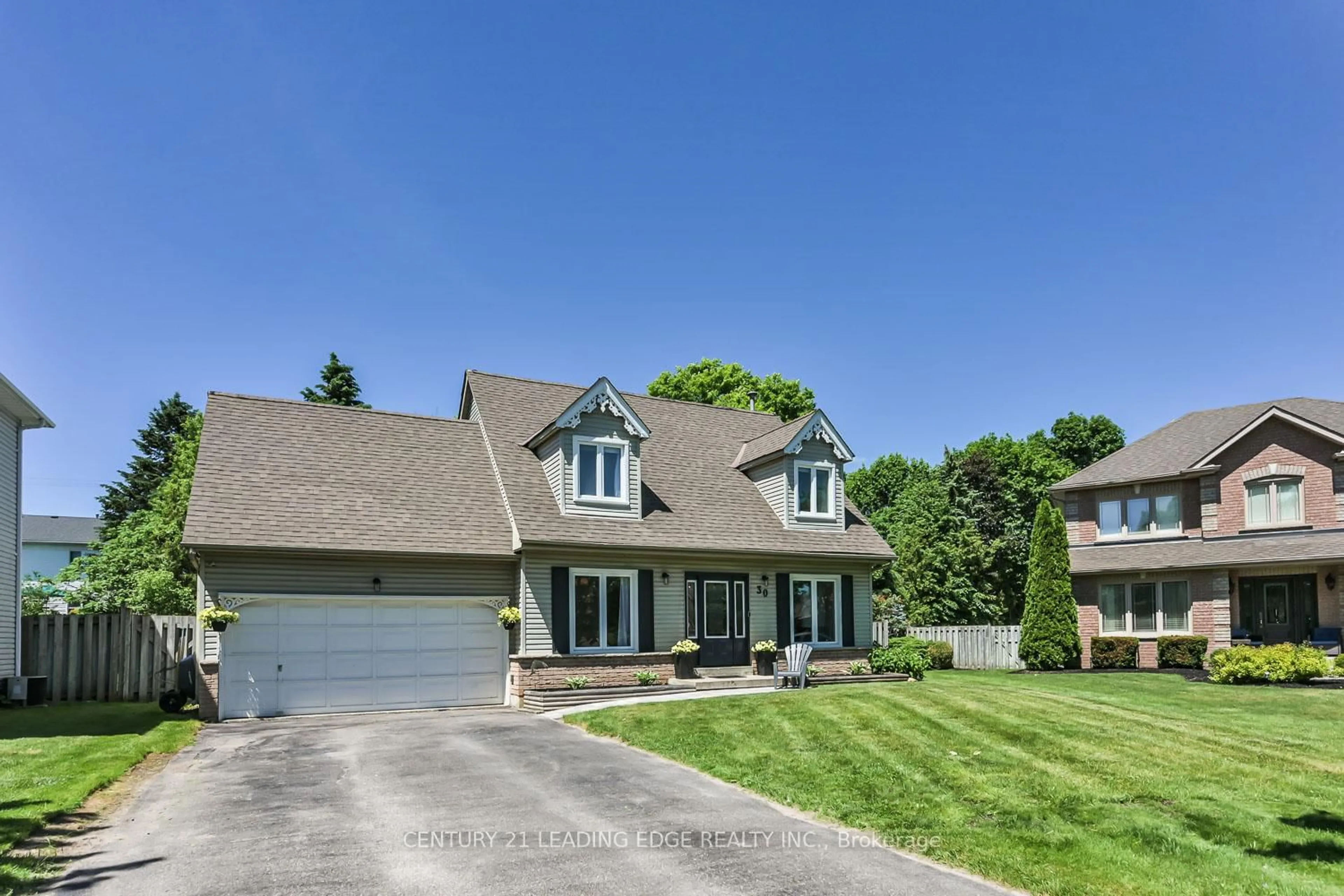 A pic from outside/outdoor area/front of a property/back of a property/a pic from drone, street for 30 McGuire Cres, Uxbridge Ontario L9P 1G7