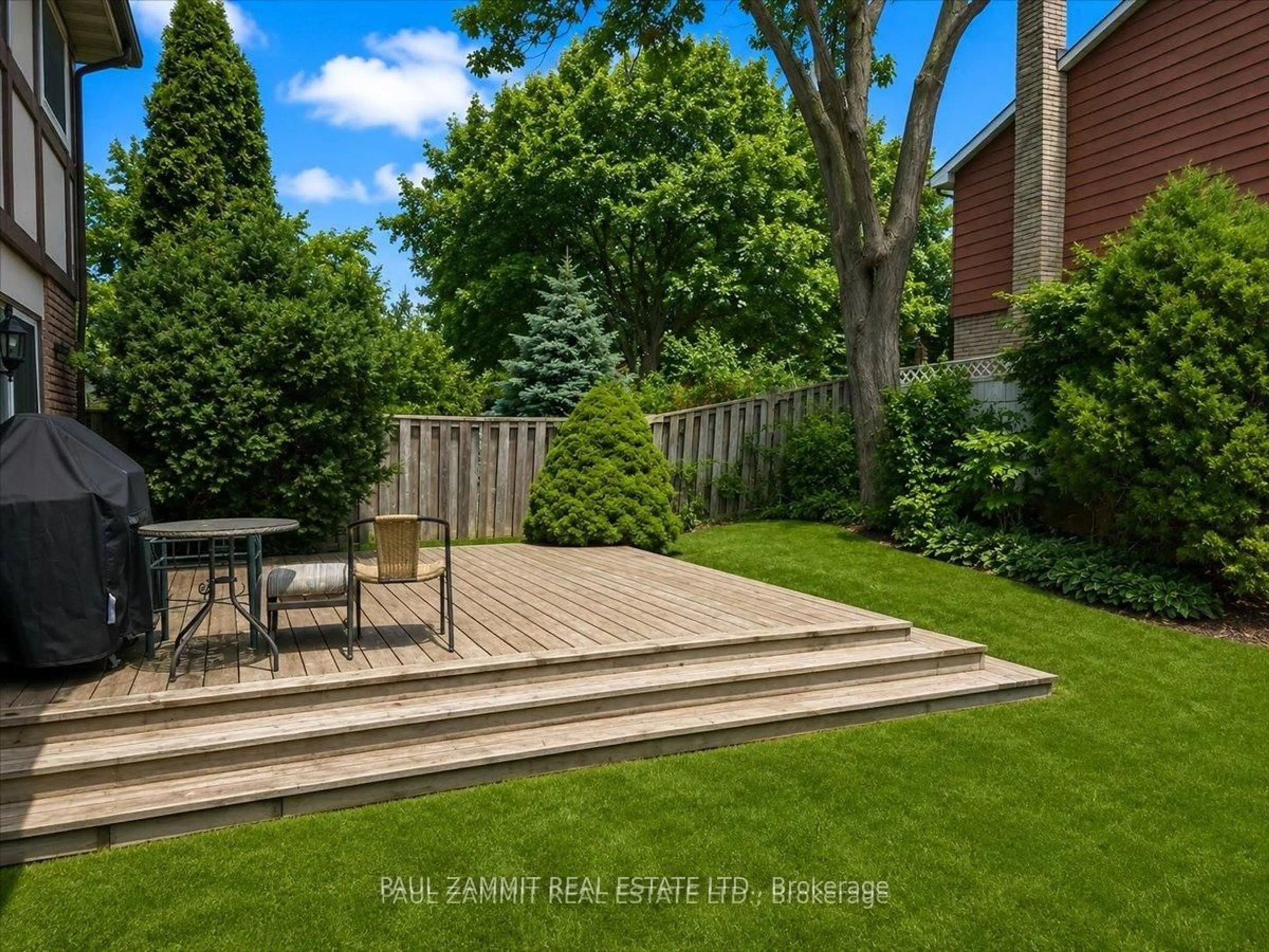 Patio, street for 210 Bayview Fairways Dr, Markham Ontario L3T 2Z3