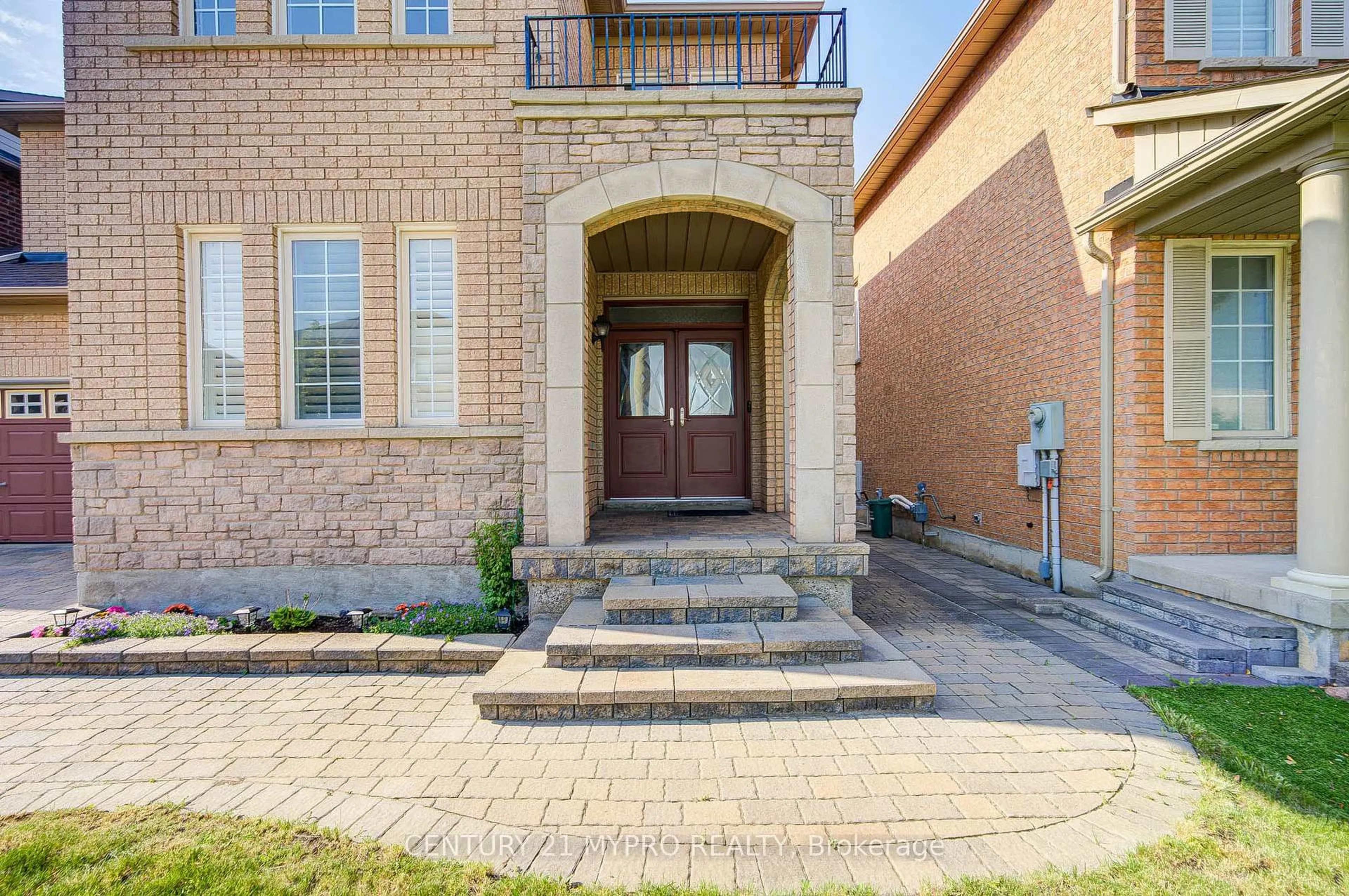 Home with brick exterior material, street for 31 Starhill Cres, Markham Ontario L6C 2Z9