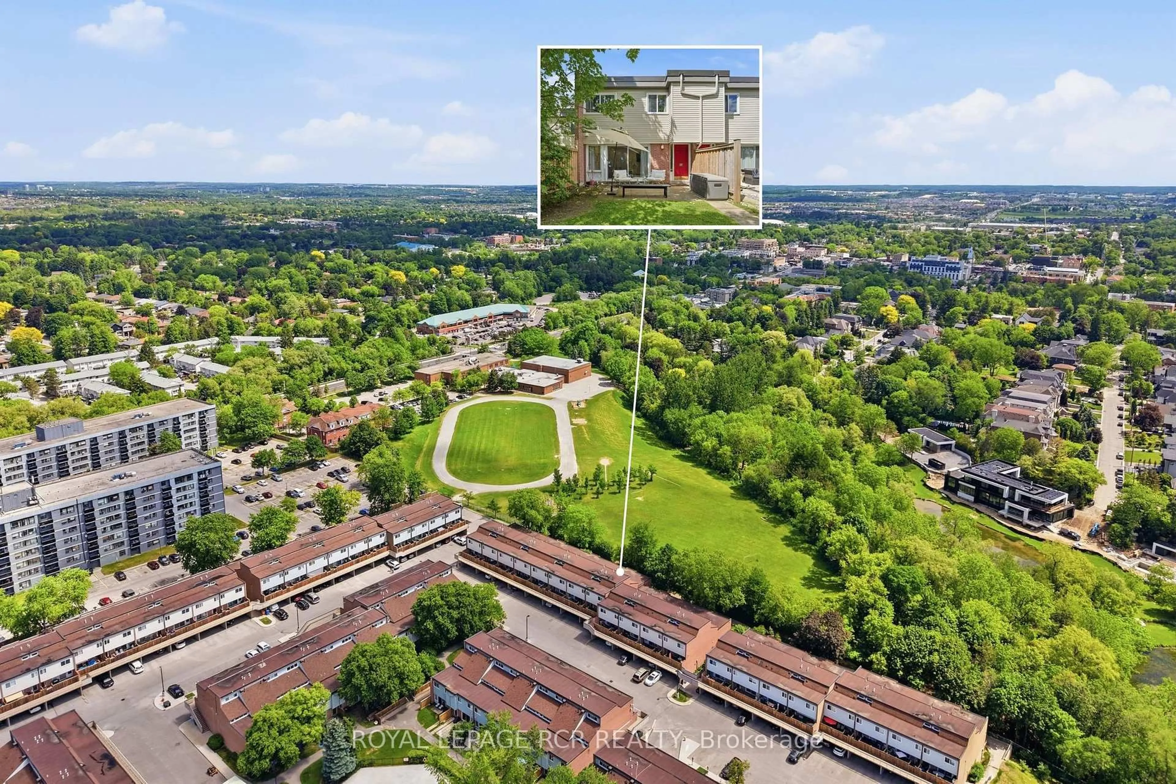 A pic from outside/outdoor area/front of a property/back of a property/a pic from drone, city buildings view from balcony for 215 Milestone Cres #75, Aurora Ontario L4G 3M2