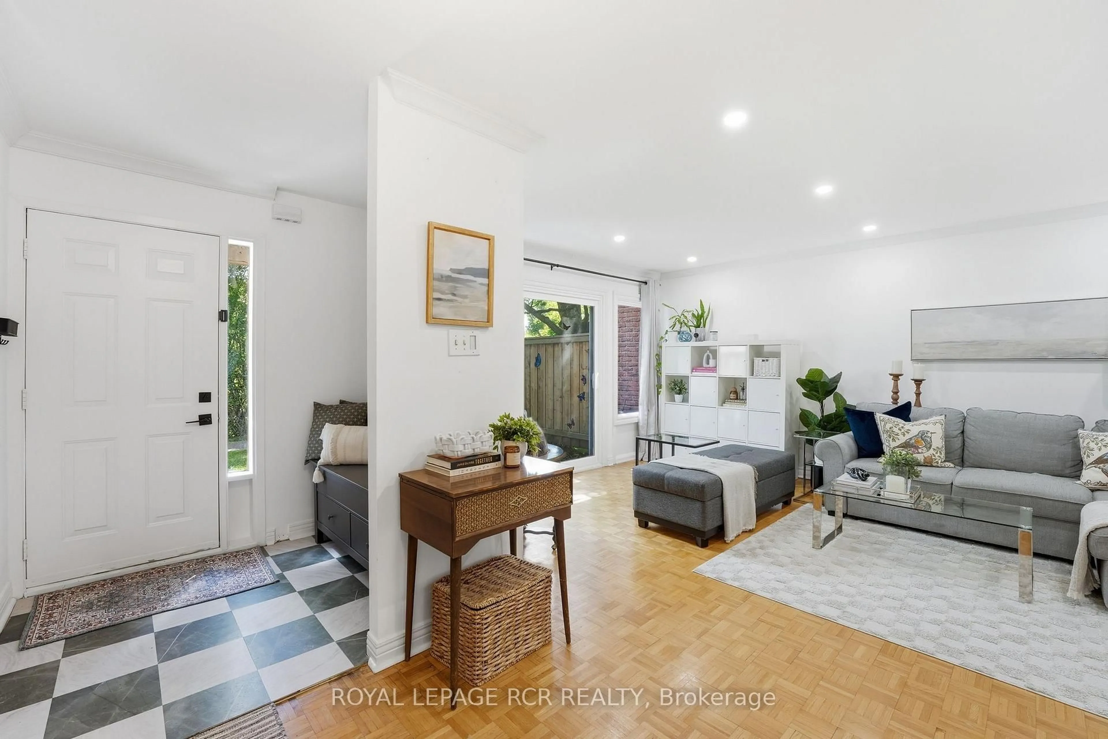 Unknown for 215 Milestone Cres #75, Aurora Ontario L4G 3M2