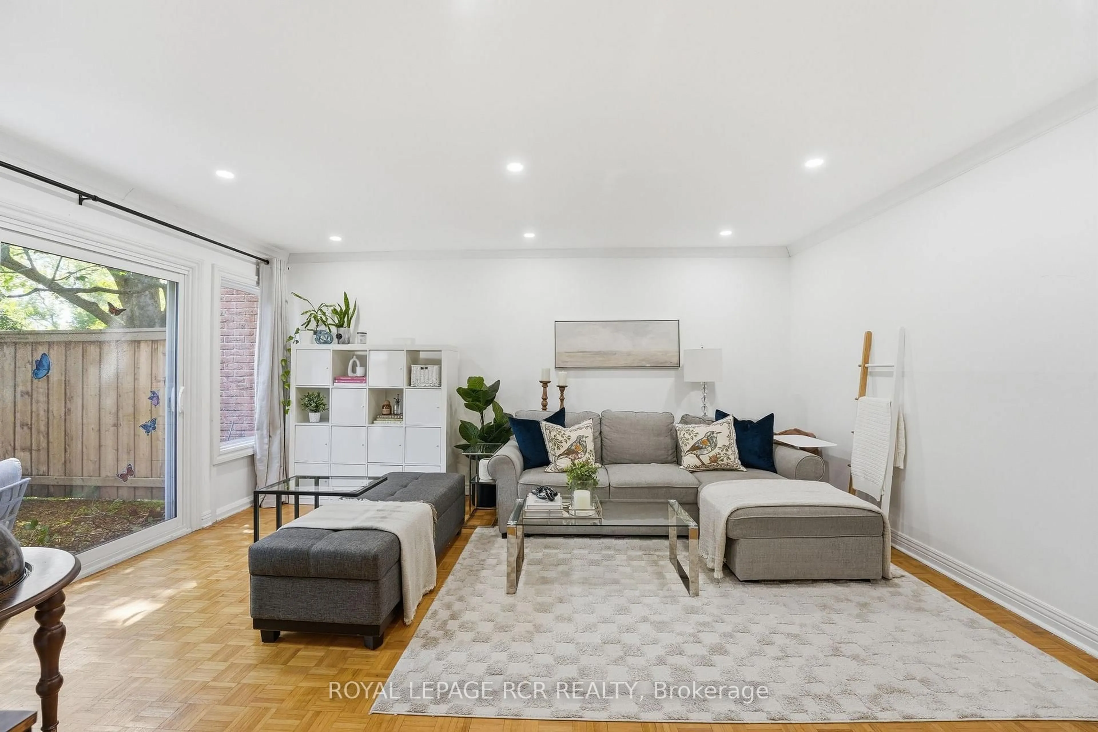 Living room with furniture, unknown for 215 Milestone Cres #75, Aurora Ontario L4G 3M2