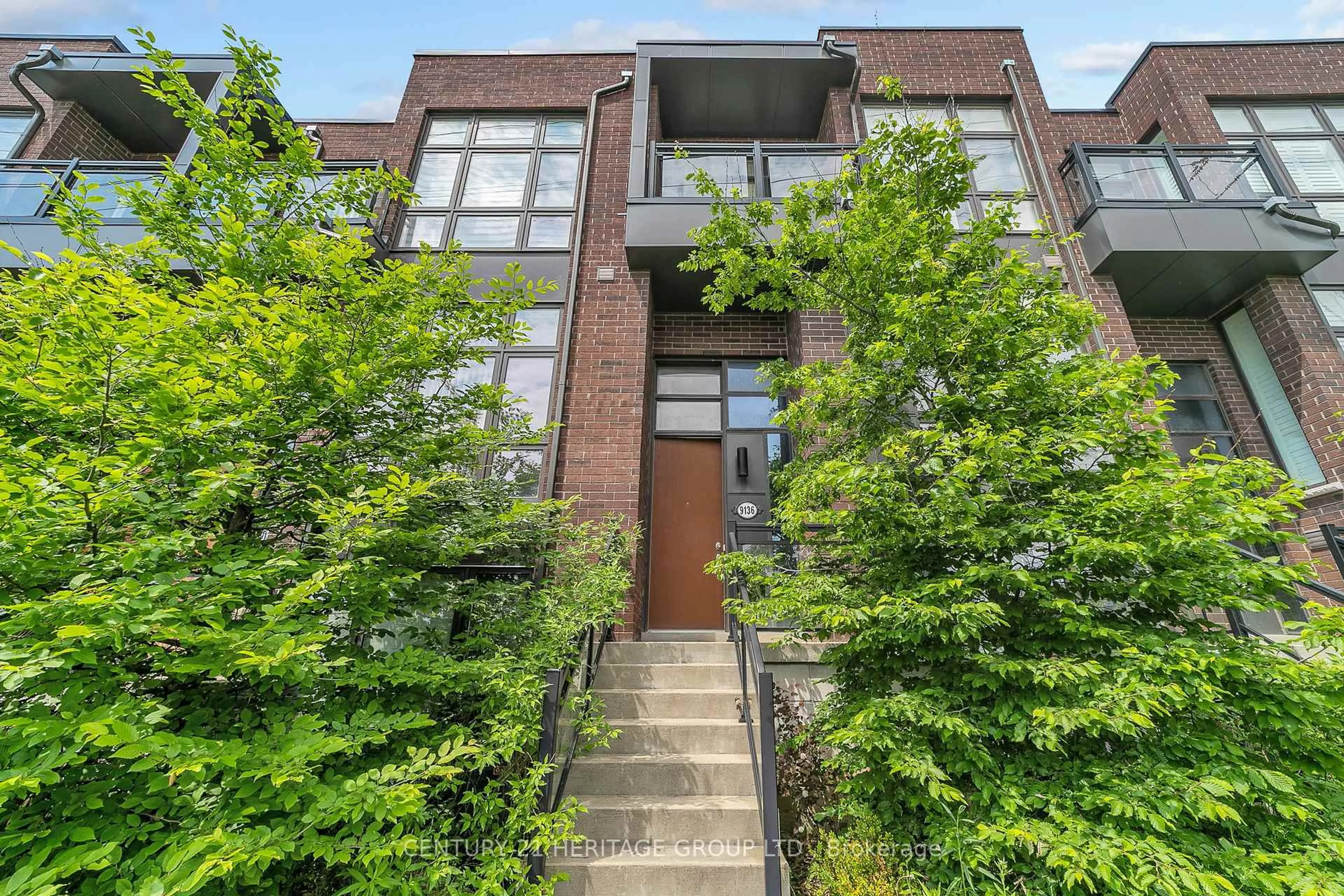 Home with brick exterior material, street for 9136 Bathurst St, Richmond Hill Ontario L4J 0K1
