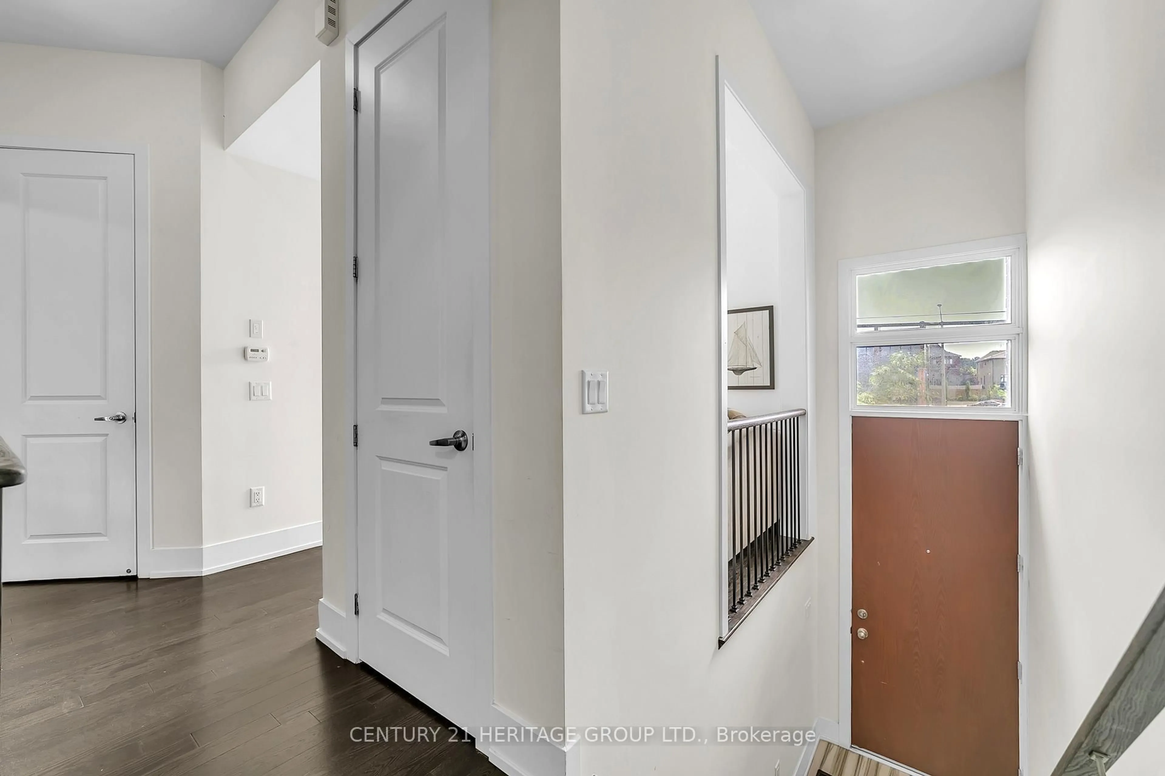 Indoor entryway for 9136 Bathurst St, Richmond Hill Ontario L4J 0K1