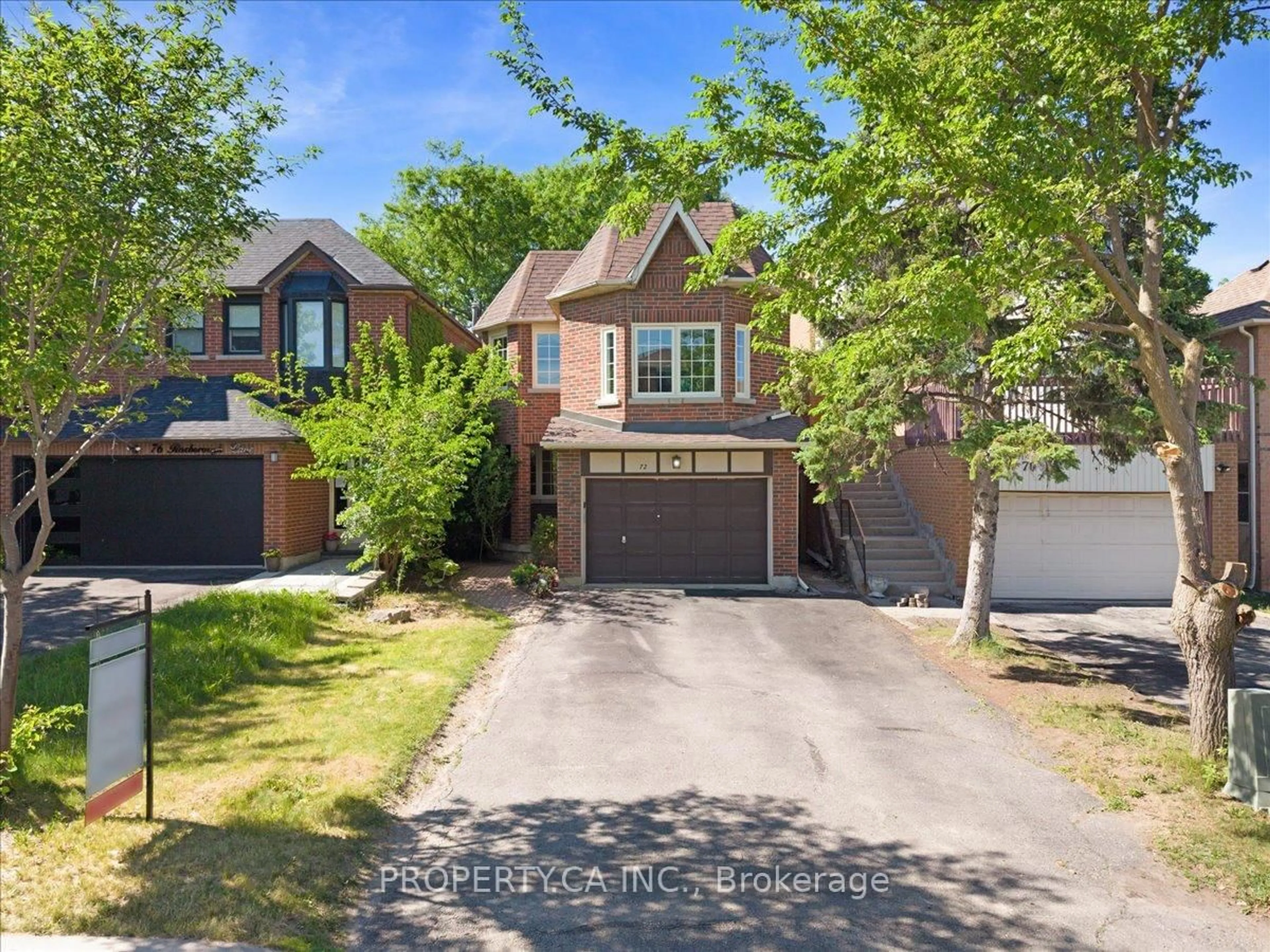 A pic from outside/outdoor area/front of a property/back of a property/a pic from drone, street for 72 Roxborough Lane, Vaughan Ontario L4J 4S9