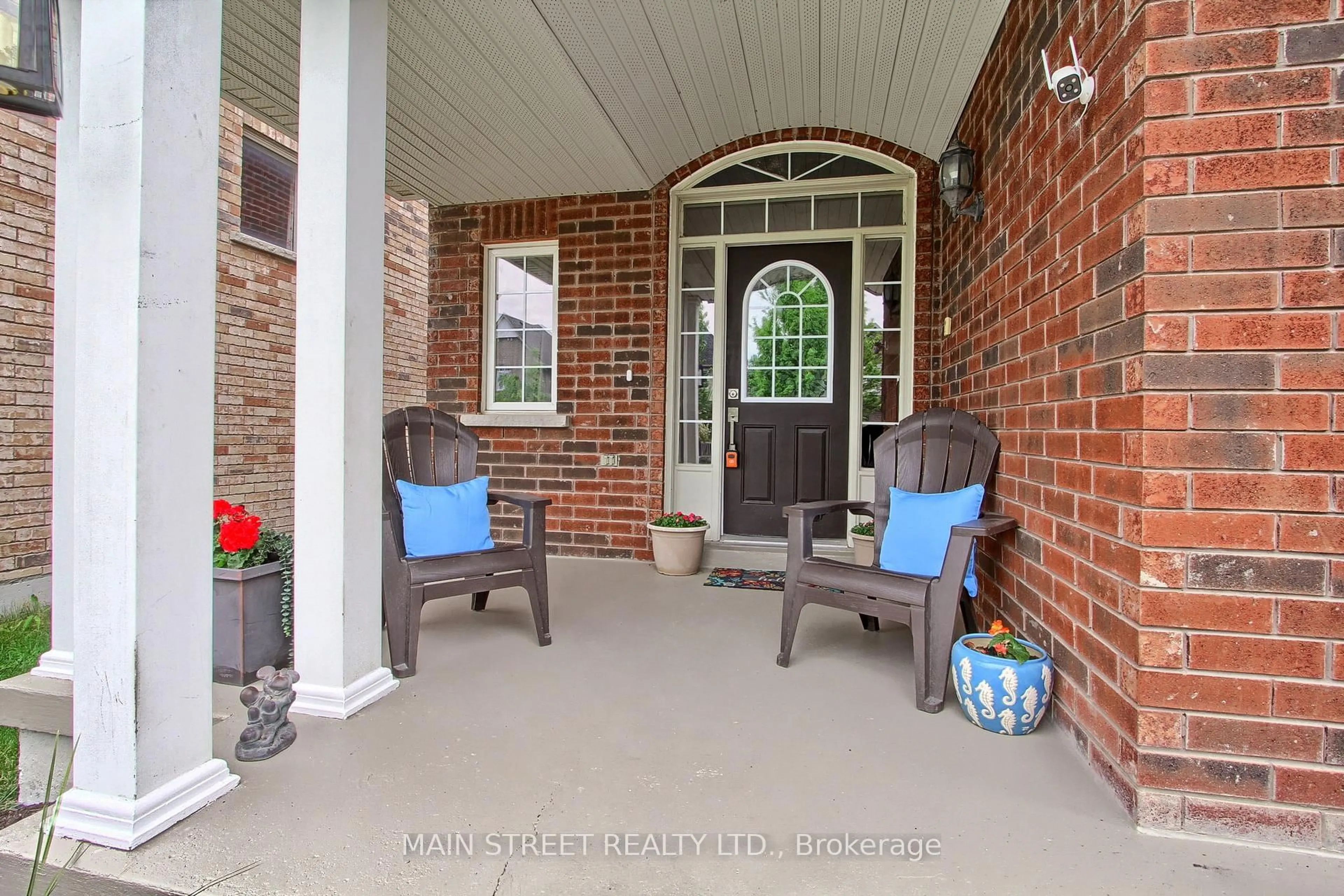 Patio, street for 61 Carness Cres, Georgina Ontario L4P 0B7