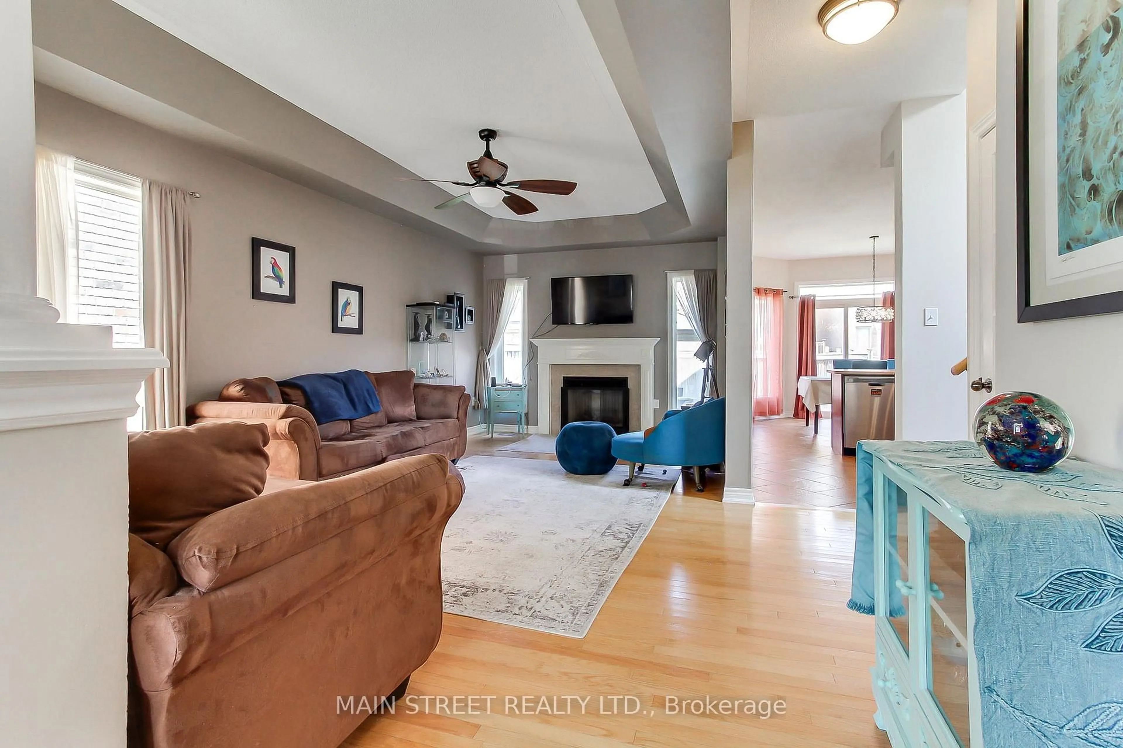 Living room with furniture, unknown for 61 Carness Cres, Georgina Ontario L4P 0B7