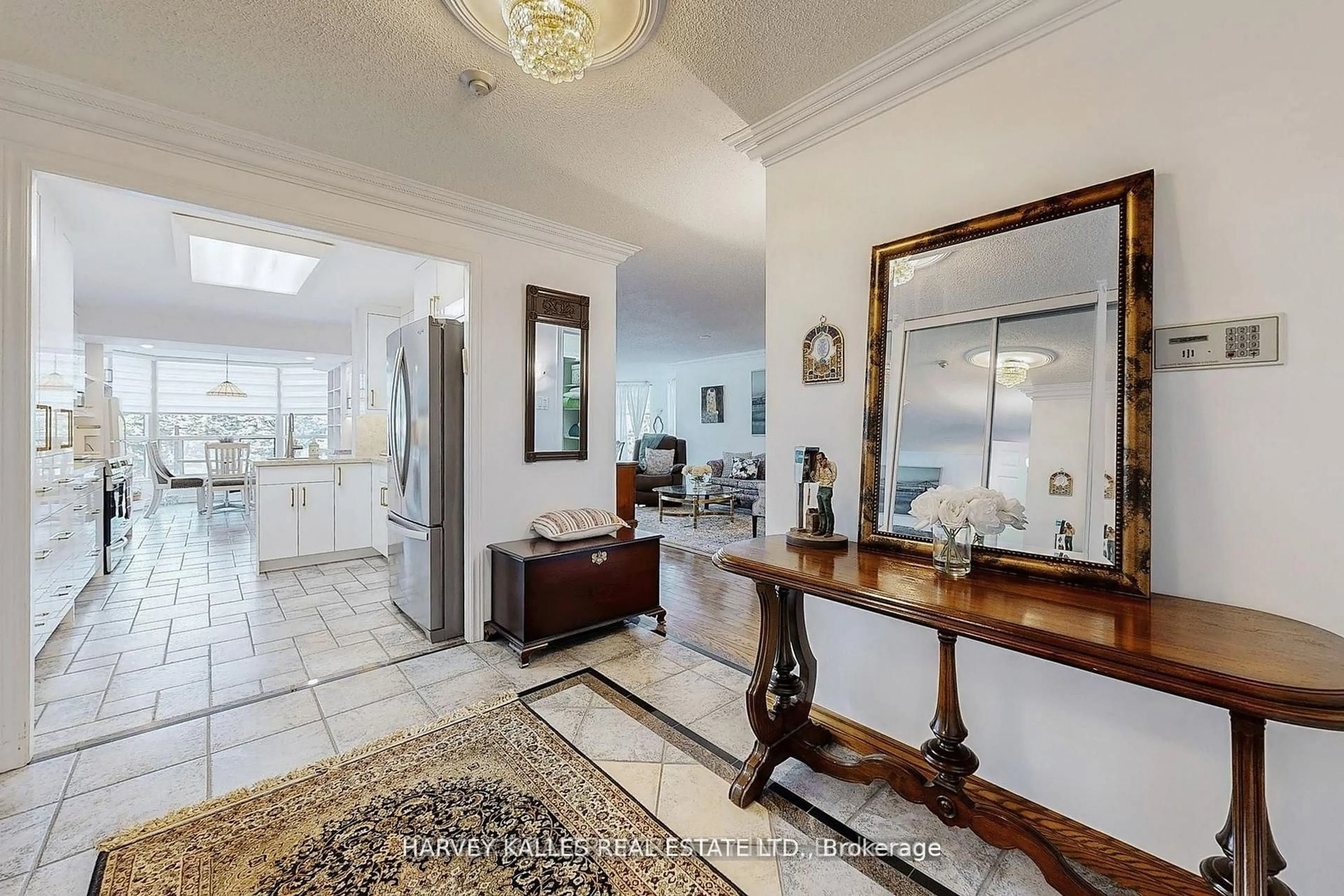 Indoor foyer for 7300 Yonge St #311, Vaughan Ontario L4J 7Y5