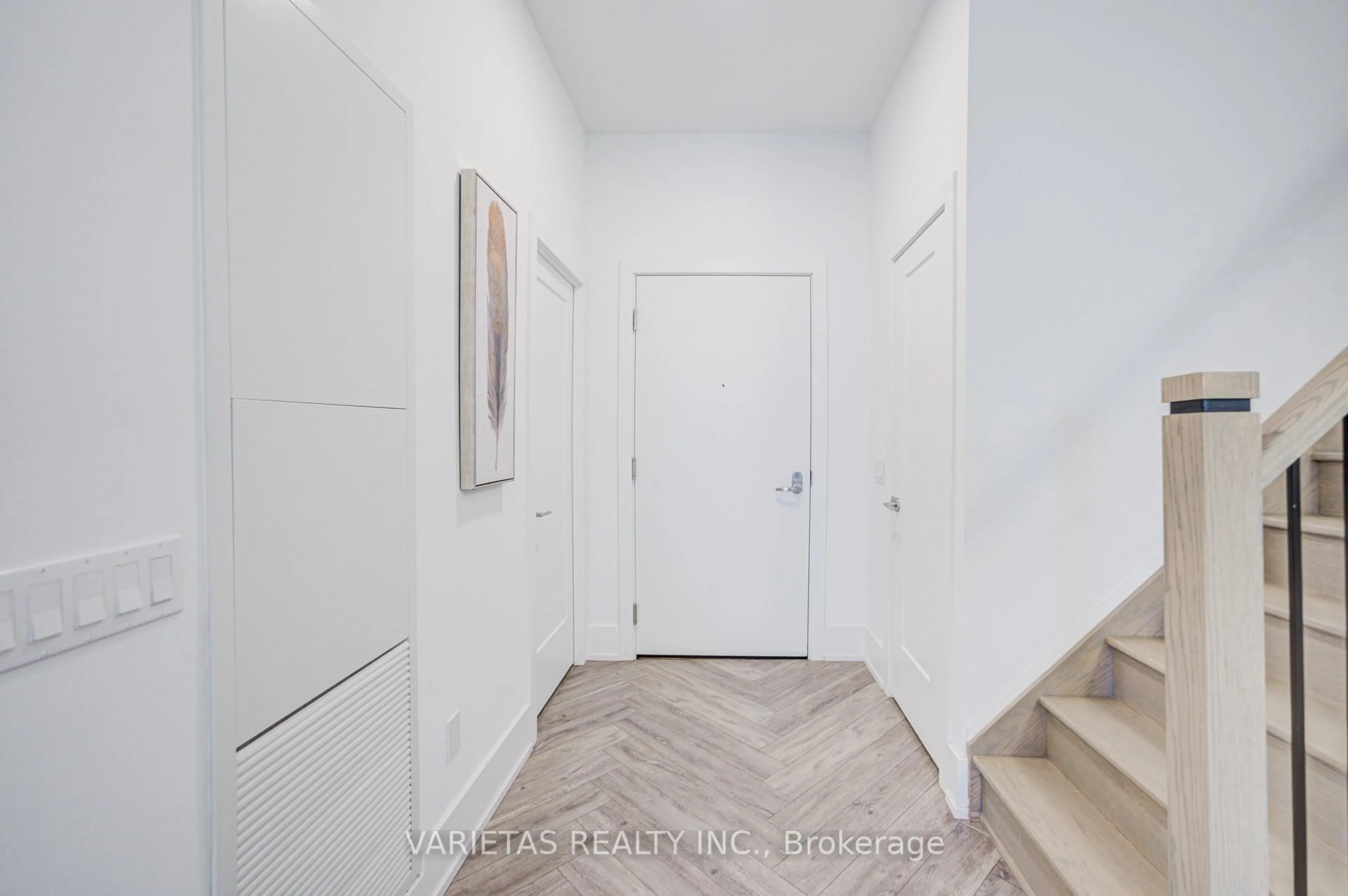 Indoor entryway for 9 Clegg Rd #101, Markham Ontario L6G 0H3