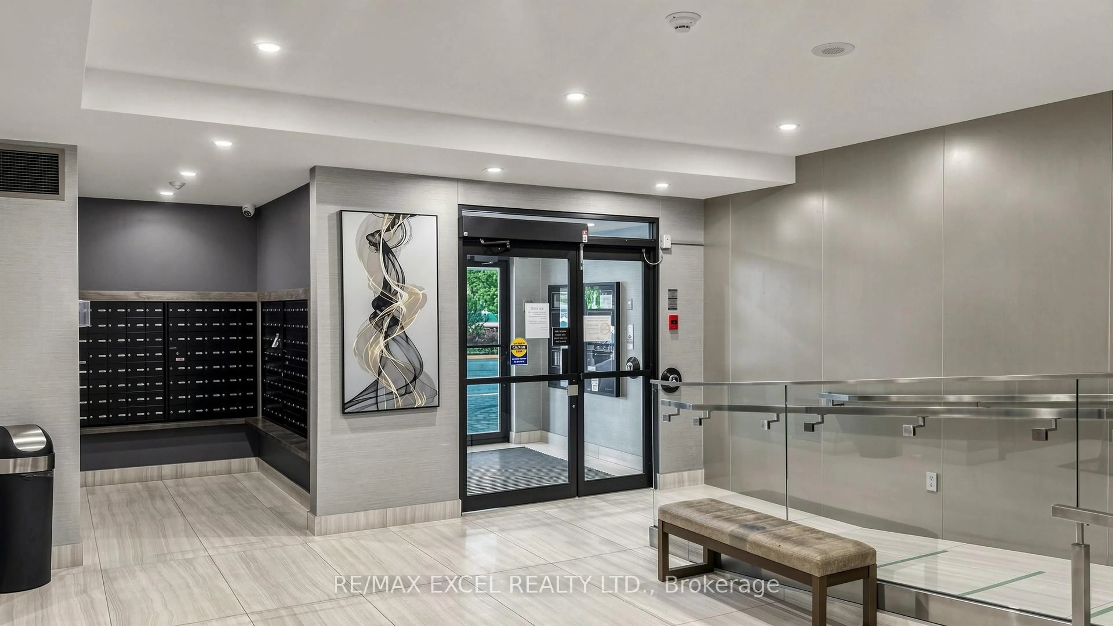 Indoor foyer for 20 Baif Blvd #306, Richmond Hill Ontario L4C 8T1