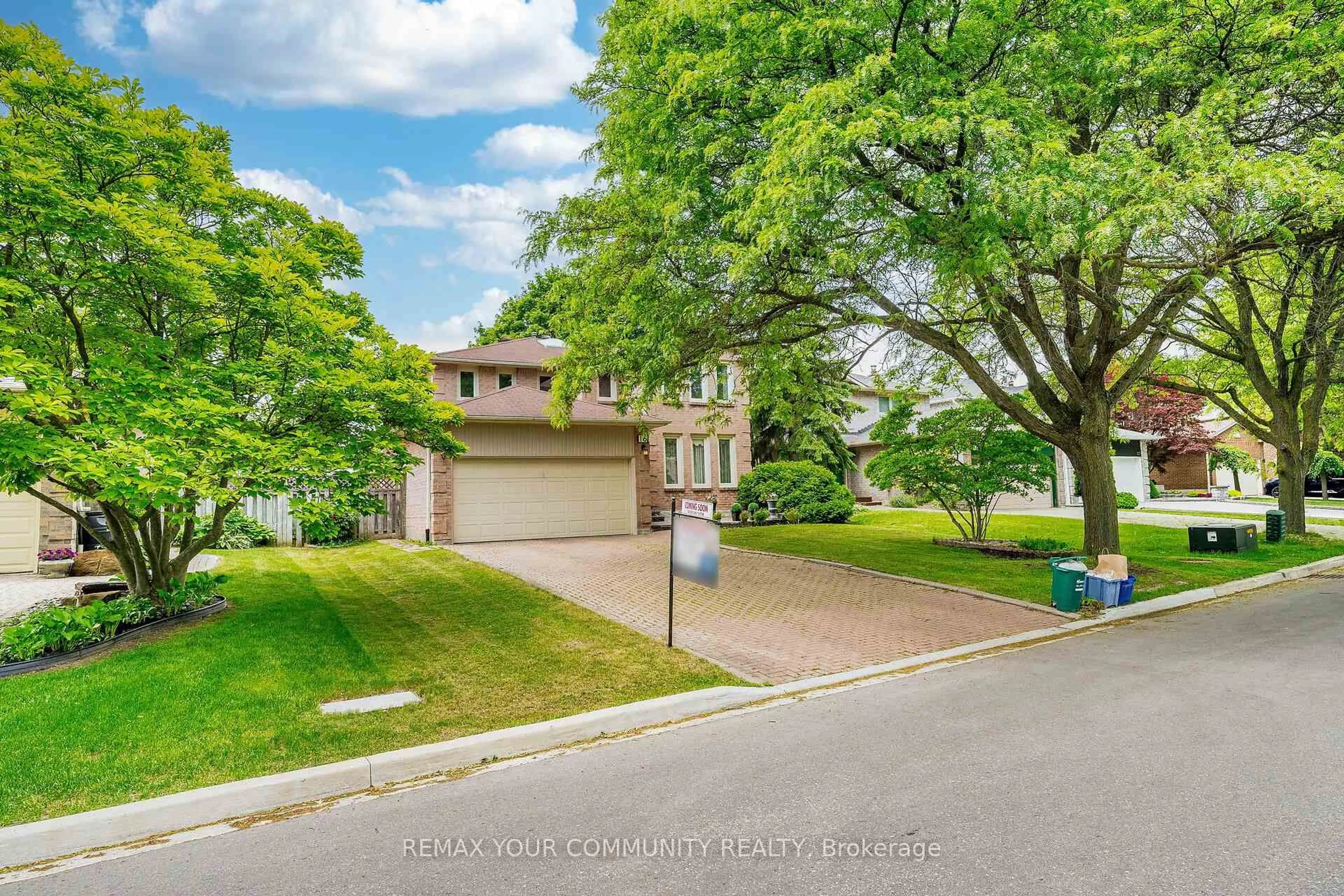 A pic from outside/outdoor area/front of a property/back of a property/a pic from drone, street for 16 Valleyview Rd, Markham Ontario L3T 6X5