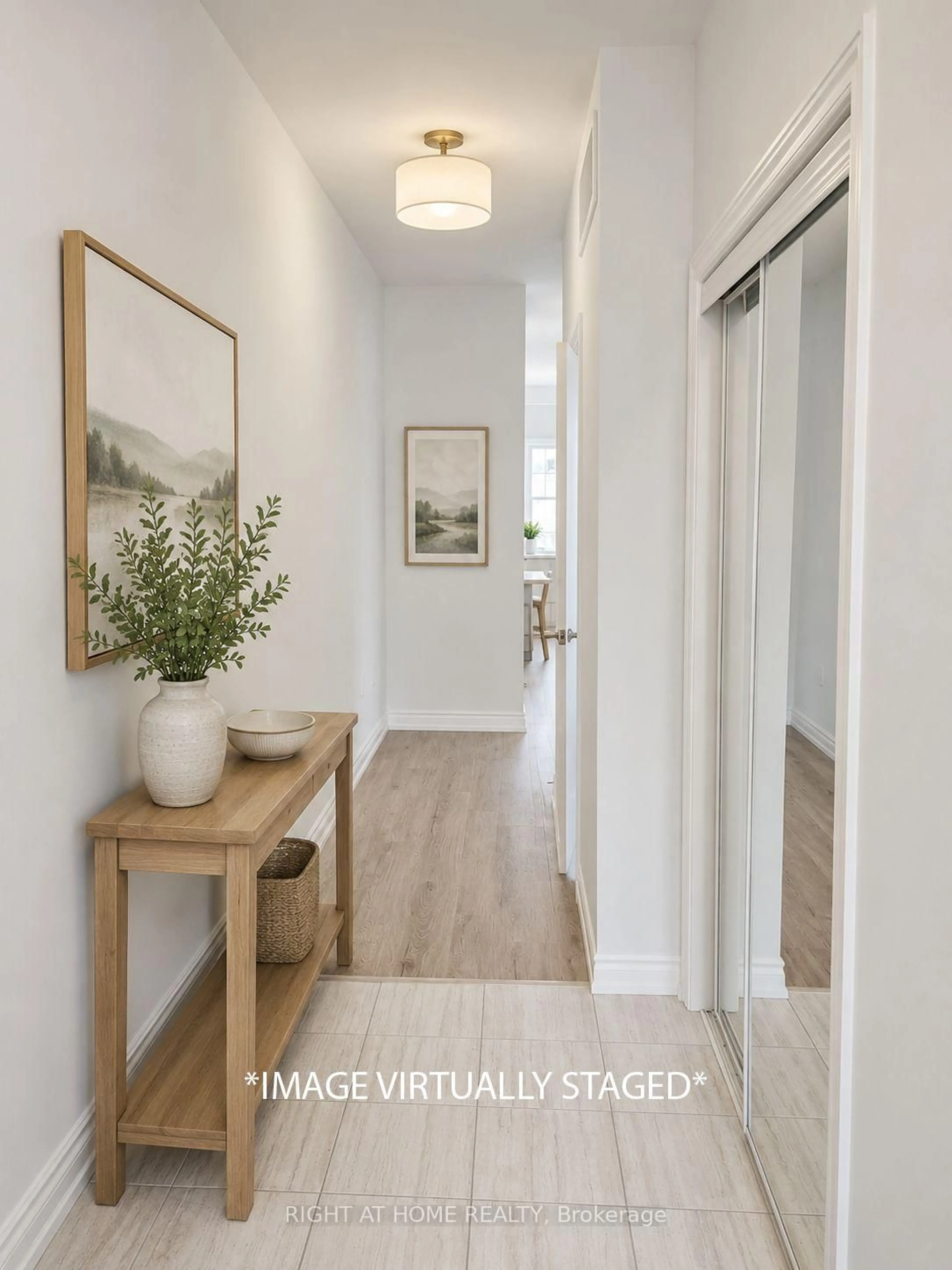 Indoor entryway for 17 Ravenscraig Pl, Innisfil Ontario L0L 1L0