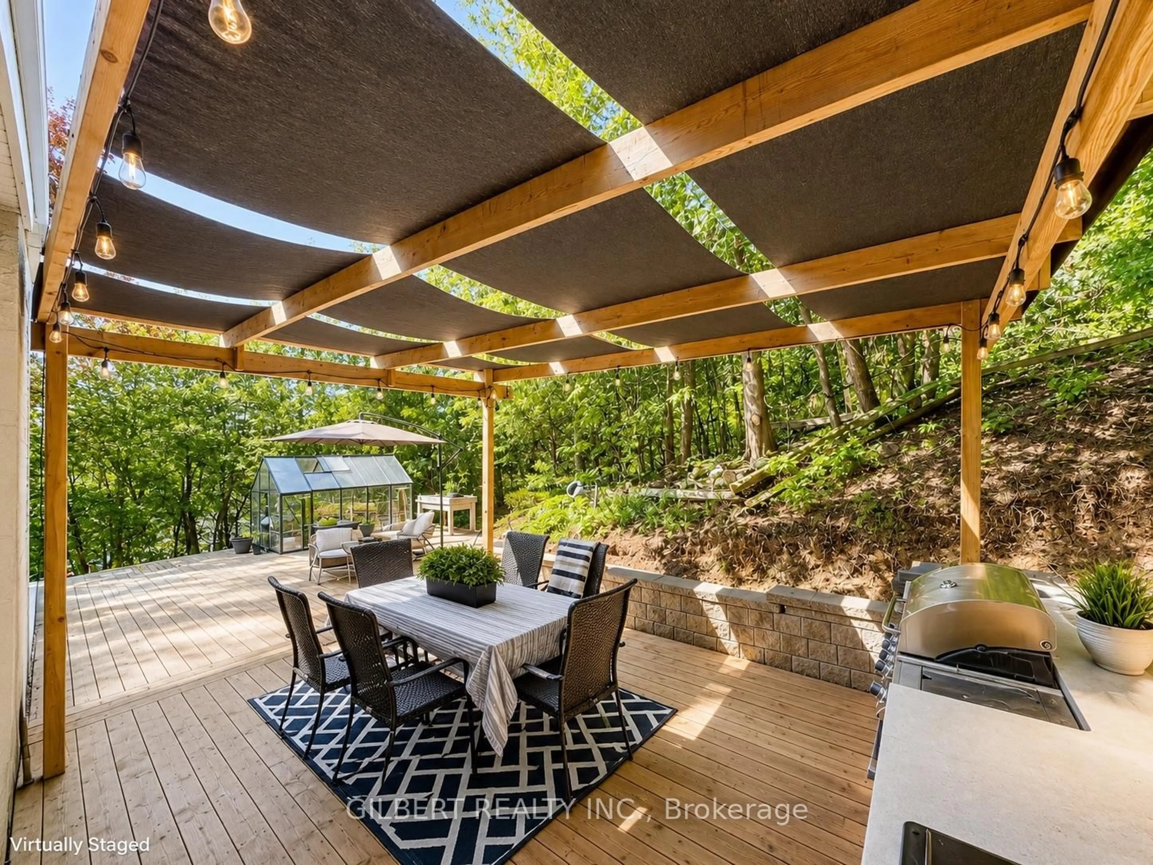 Patio, forest/trees view for 313 winnifred Dr, Georgina Ontario L4P 3B4