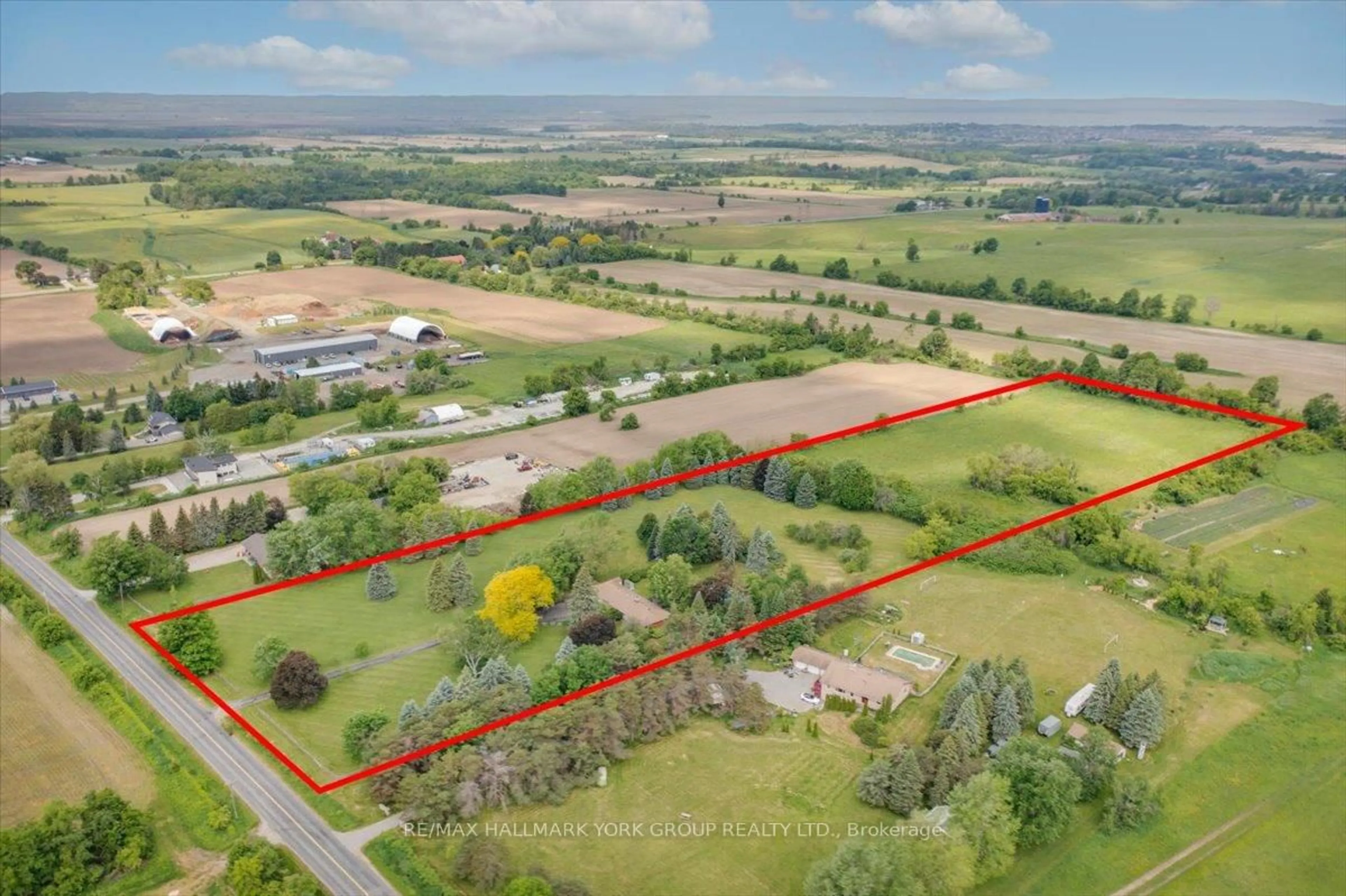 A pic from outside/outdoor area/front of a property/back of a property/a pic from drone, building for 2490 Holborn Rd, East Gwillimbury Ontario L0G 1R0