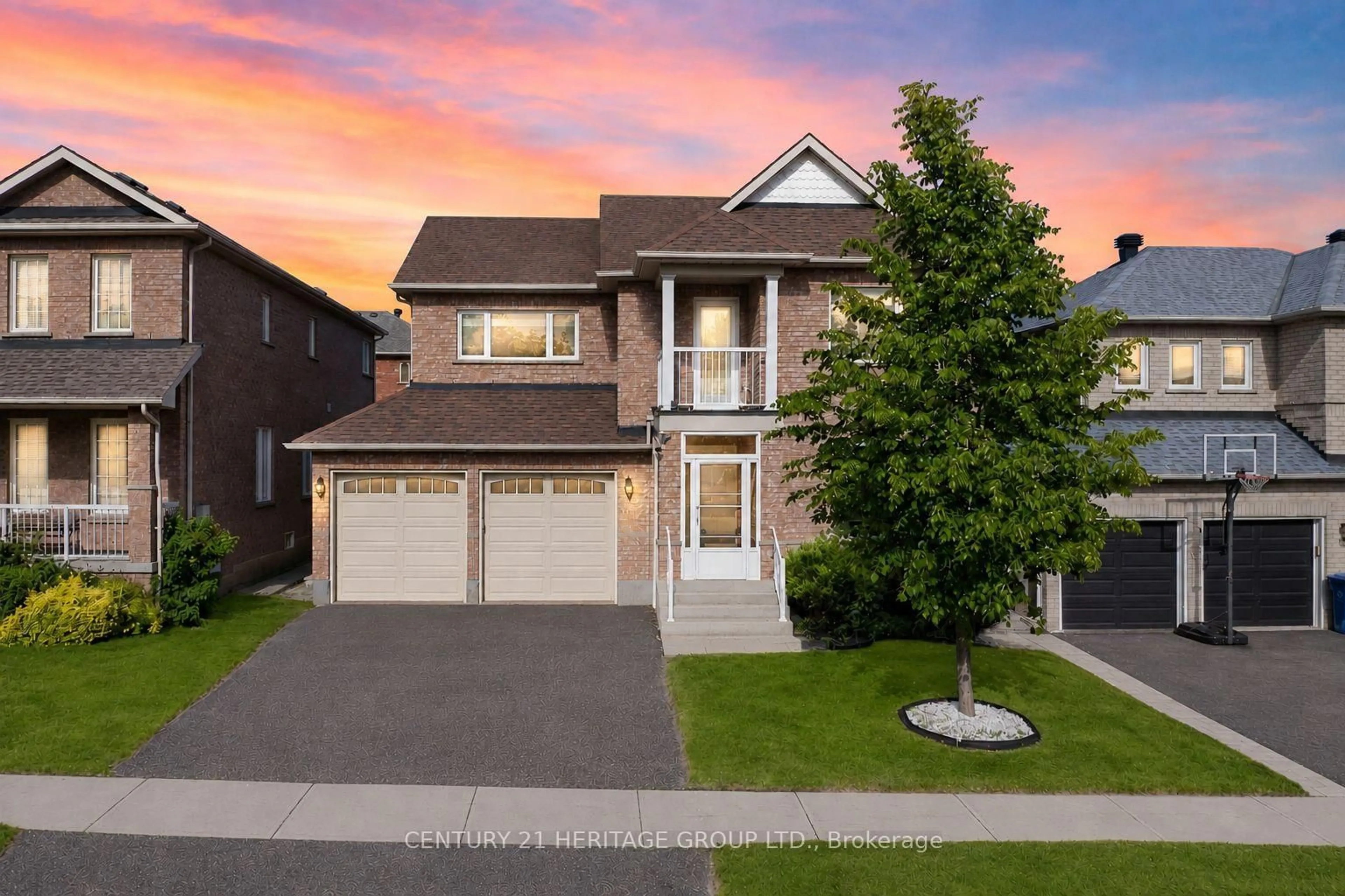 Home with brick exterior material, street for 373 Wood Duck Lane, Newmarket Ontario L3X 2X8